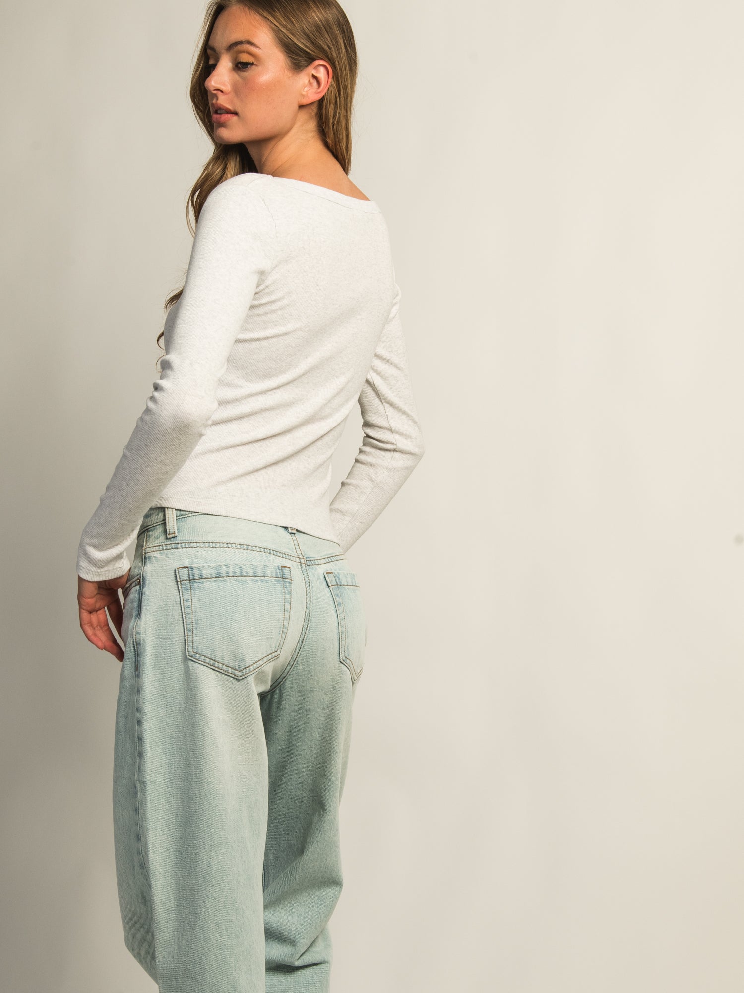 HARLOW ESSENTIAL LONG SLEEVE SCOOPNECK - CLOUD - Image 5
