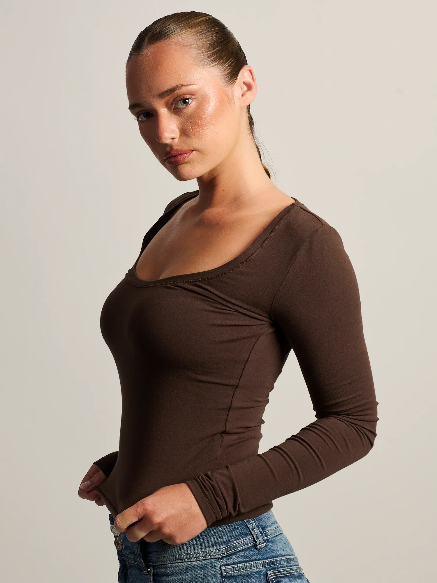HARLOW GIA SCOOPNECK LONG SLEEVE - BROWN - Image 3