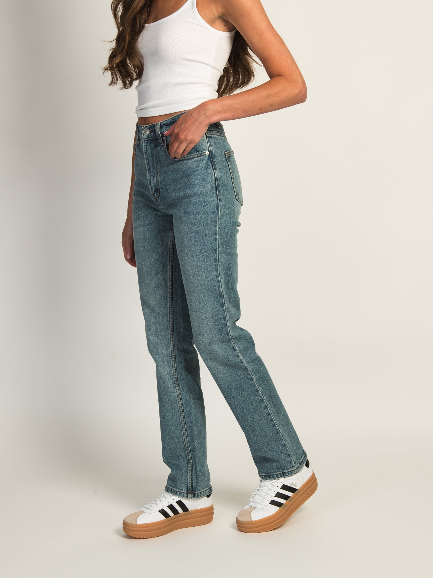 HARLOW HIGH-RISE STRAIGHT JEAN - MID WASH - Image 3
