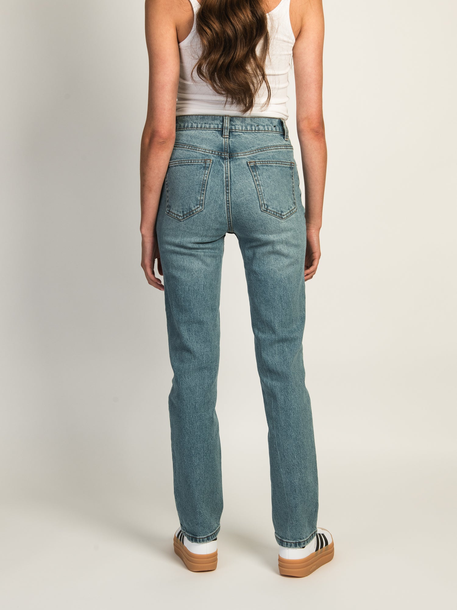 HARLOW HIGH-RISE STRAIGHT JEAN - MID WASH - Image 6