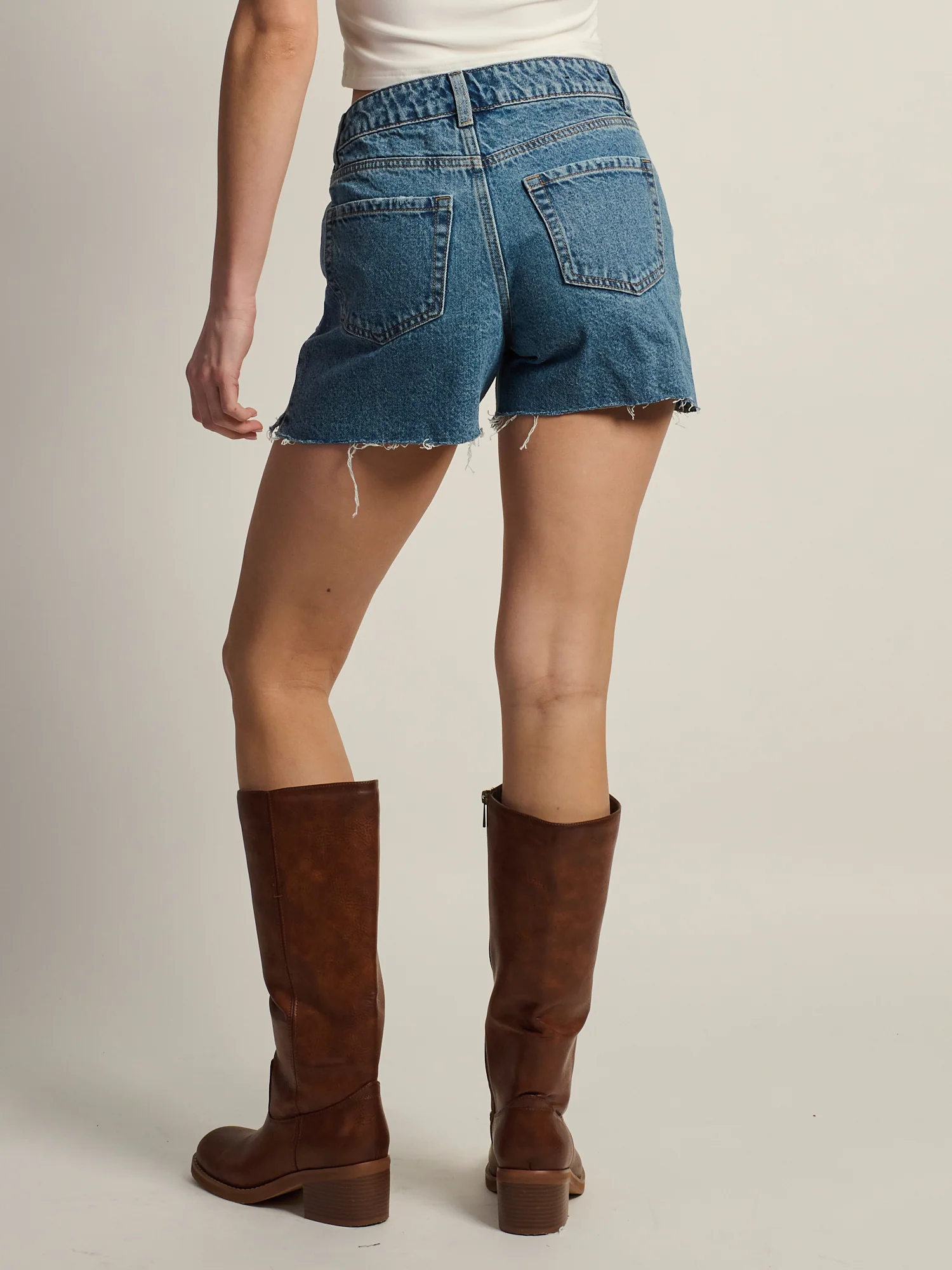 HARLOW LAINEY SHORT - MID WASH - Image 5