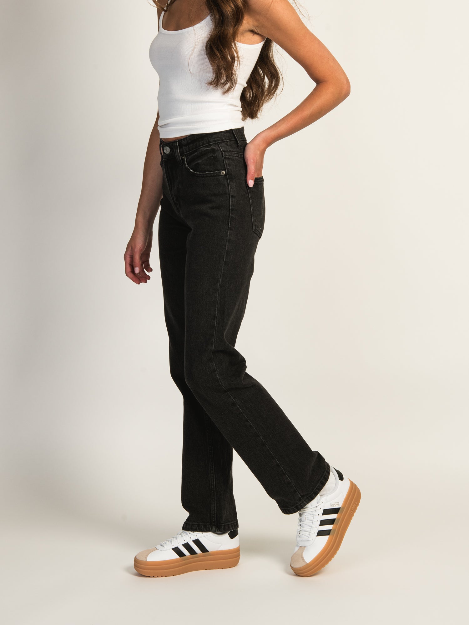 HARLOW MID-RISE STRAIGHT JEAN - BLACK - Image 4