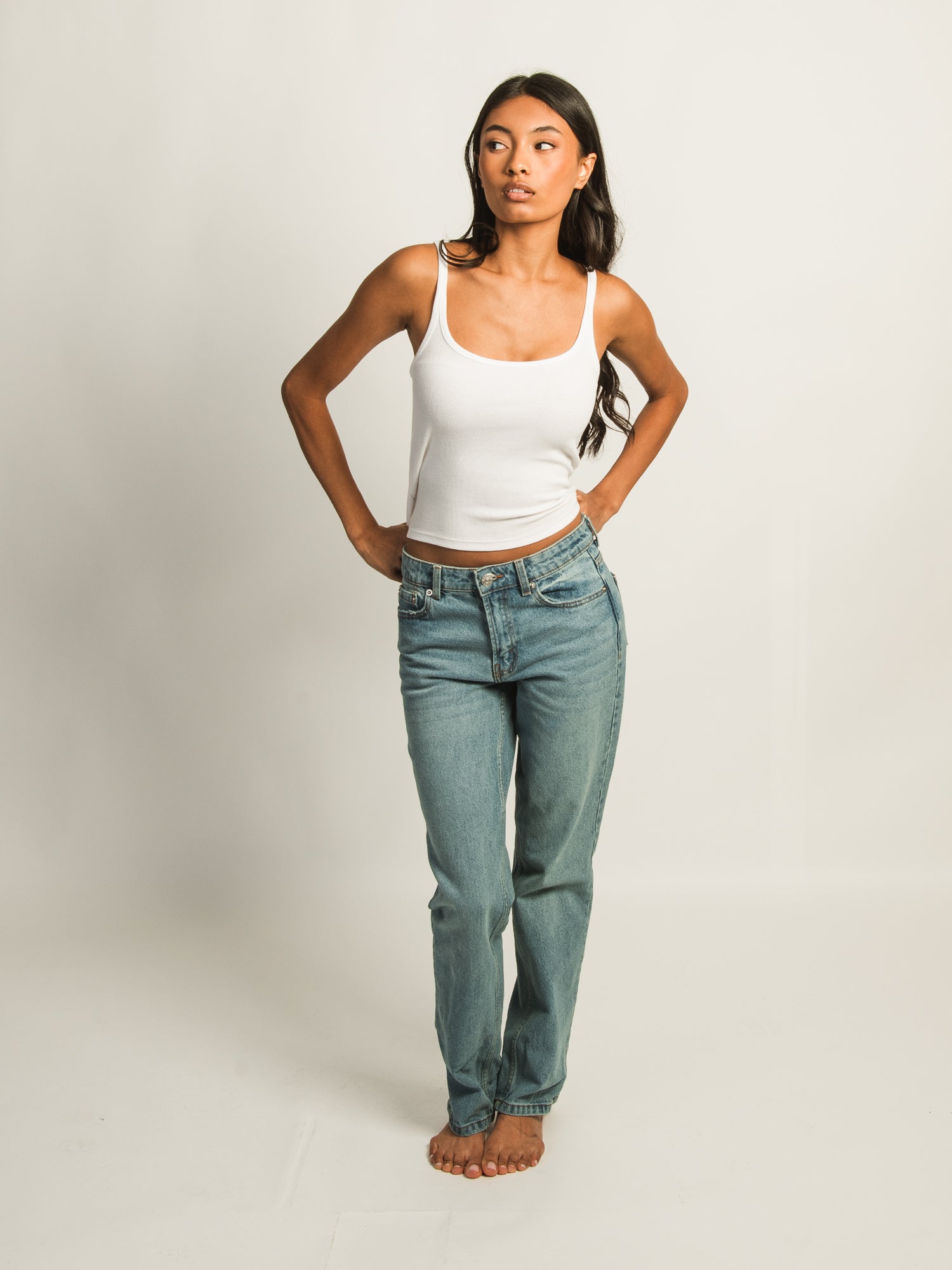 HARLOW MID-RISE STRAIGHT JEAN - MID WASH - Image 2