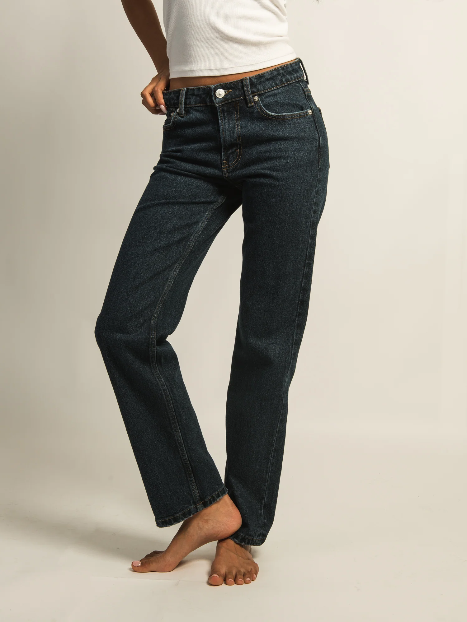 HARLOW MID-RISE STRAIGHT JEAN