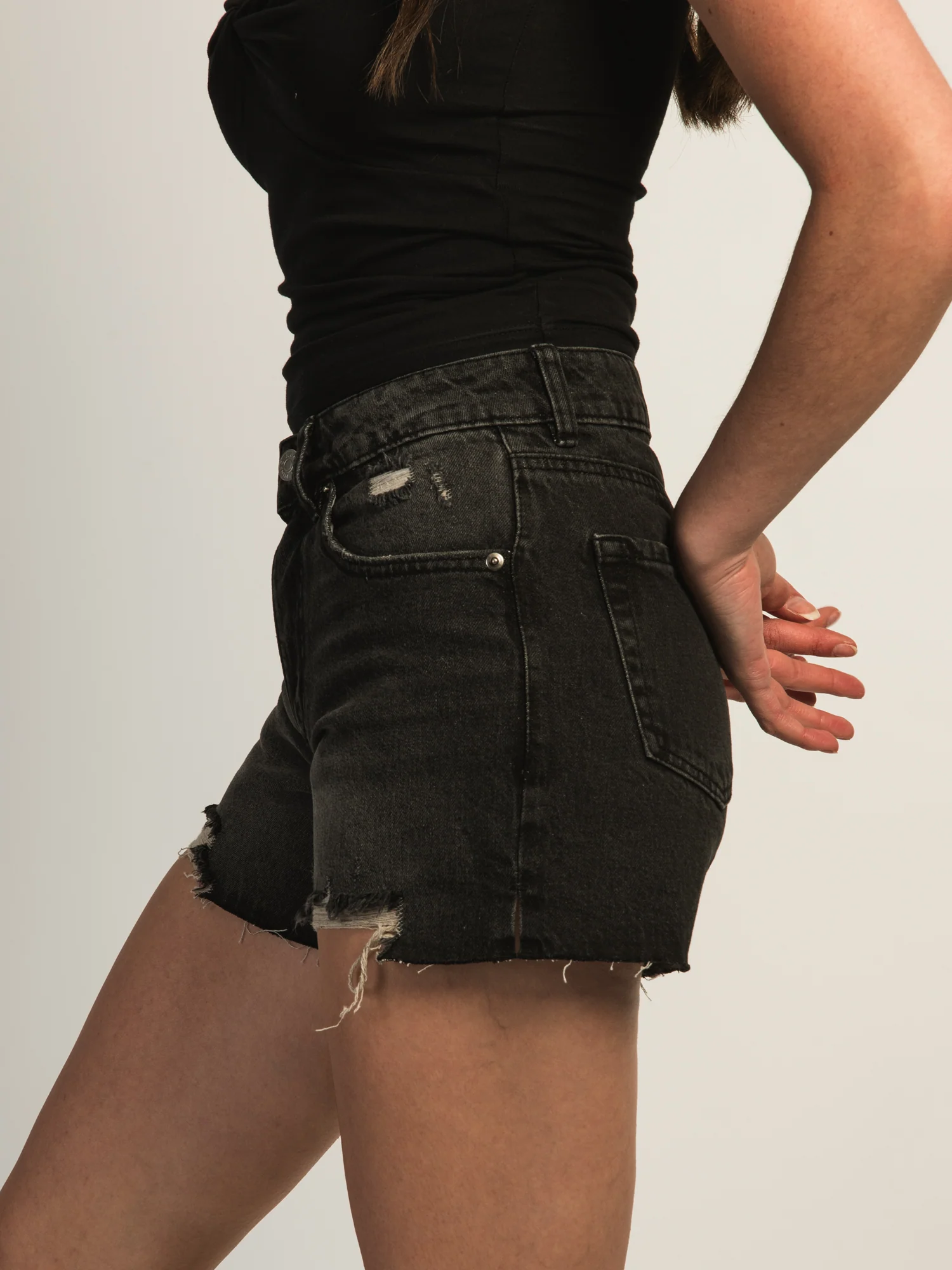 HARLOW MIDI SHORT - BLACK - Image 4