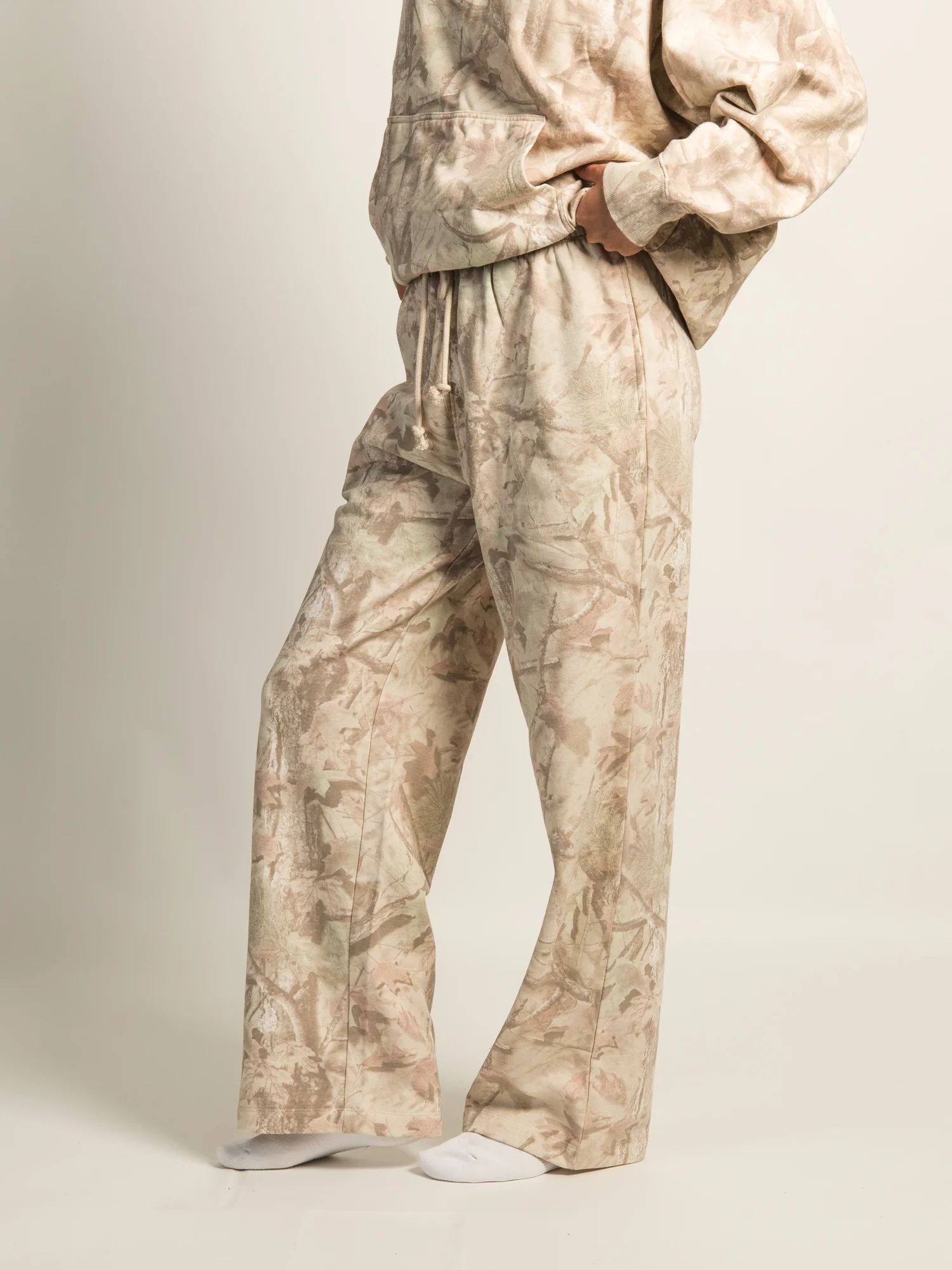 HARLOW STELLA STRAIGHT LEG CAMO SWEATPANTS - CAMO - Image 4