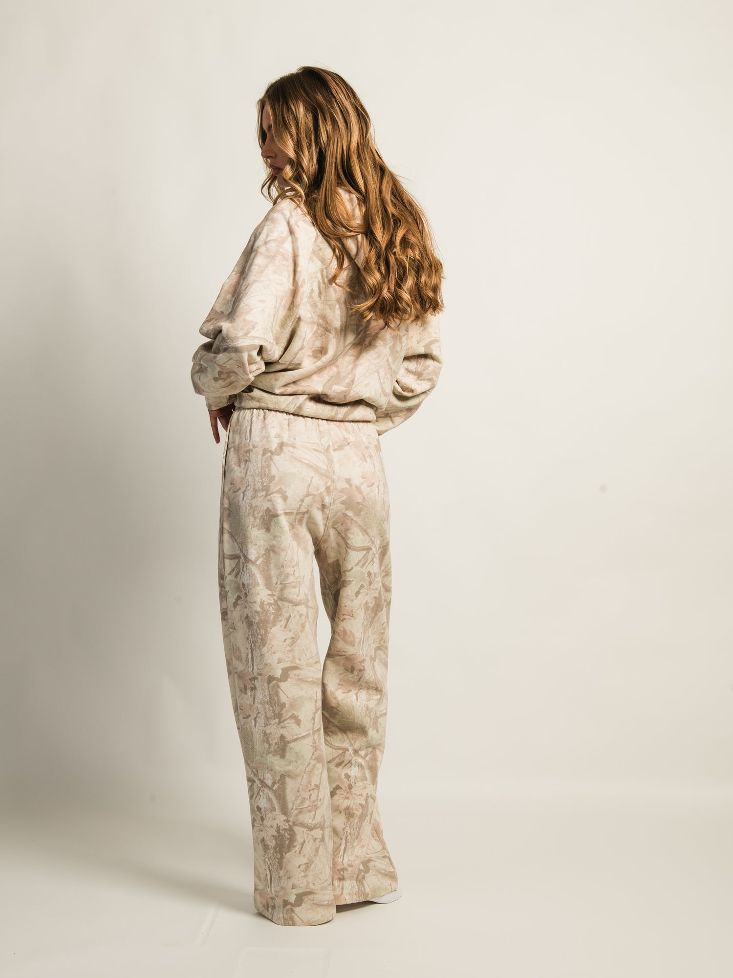 HARLOW STELLA STRAIGHT LEG CAMO SWEATPANTS - CAMO - Image 6