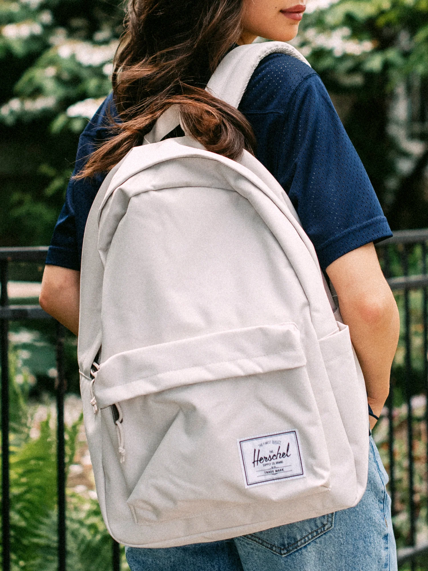 HERSCHEL SUPPLY CO. CLASSIC XL 30L - MOONBEAM - Image 2