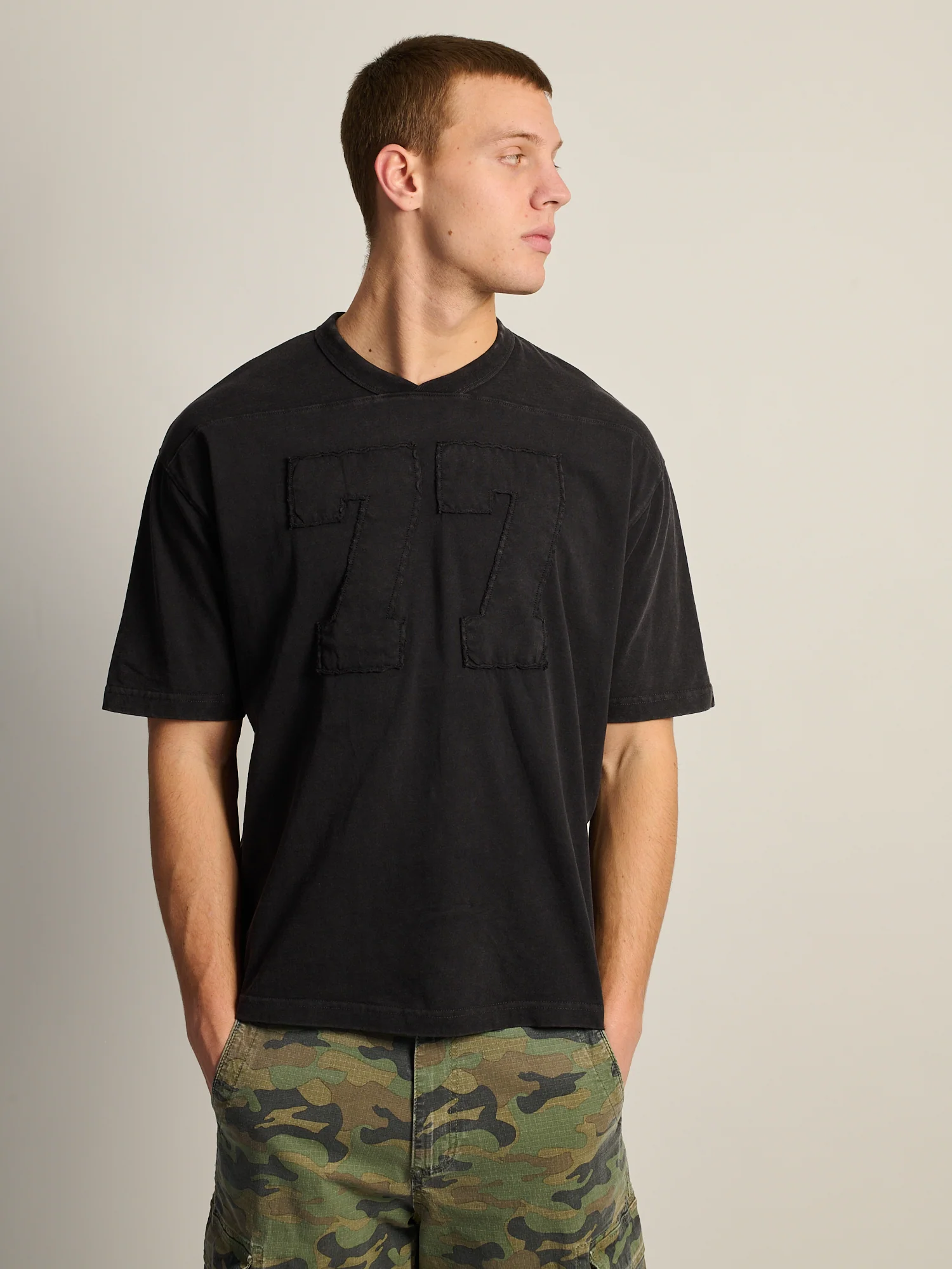 KOLBY LOOSE FIT FOOTBALL TEE - BLACK