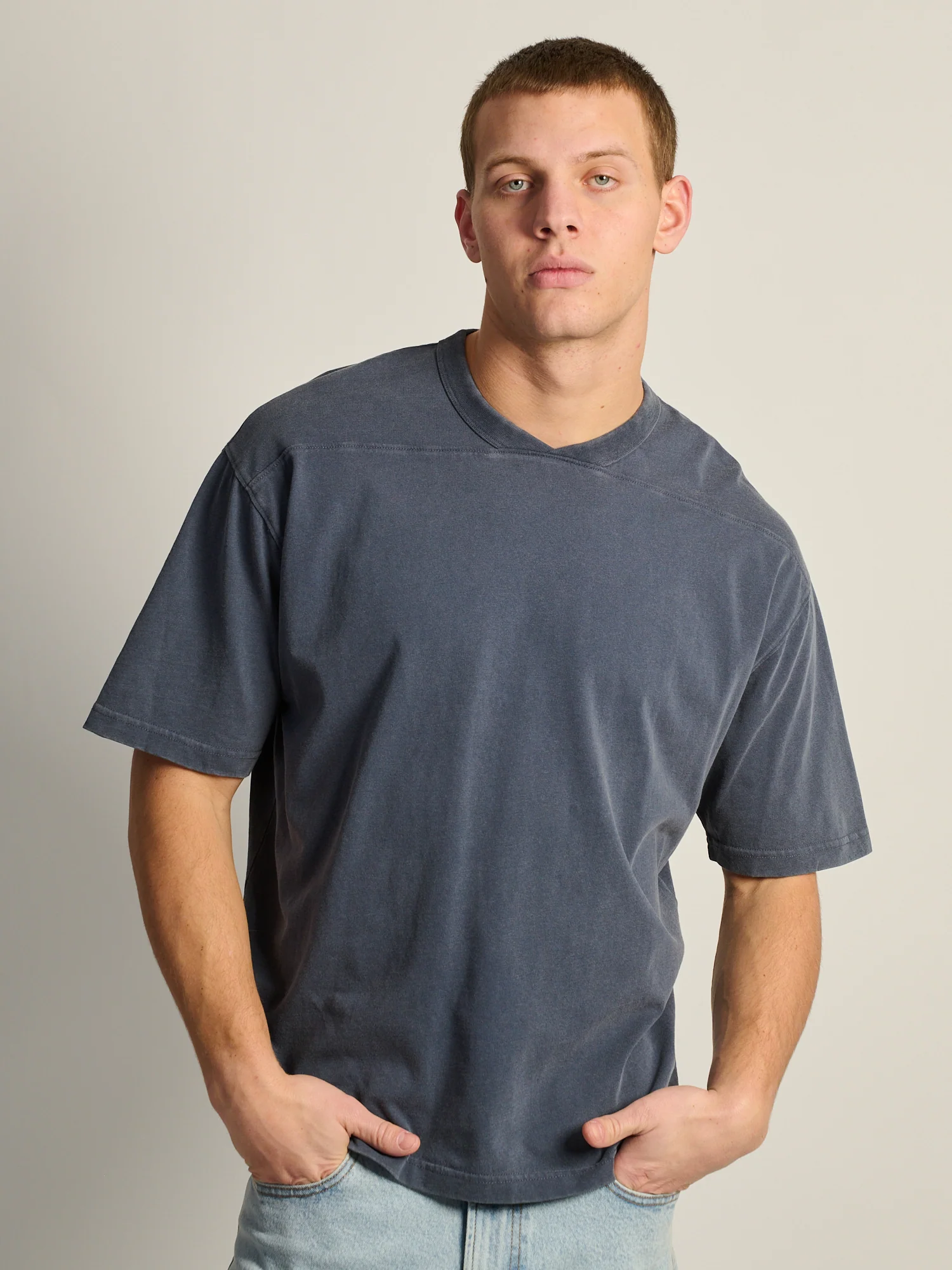 KOLBY LOOSE FIT FOOTBALL TEE - CHARCOAL NAVY