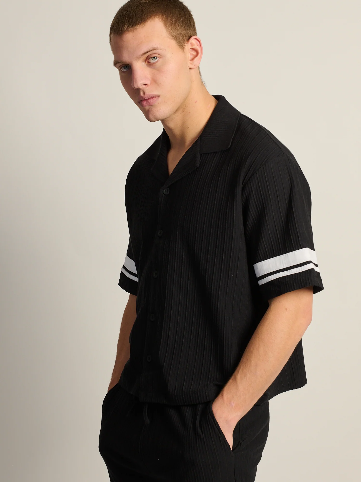 KOLBY SHORT CUT RIBBED BUTTON UP - BLACK - Image 3
