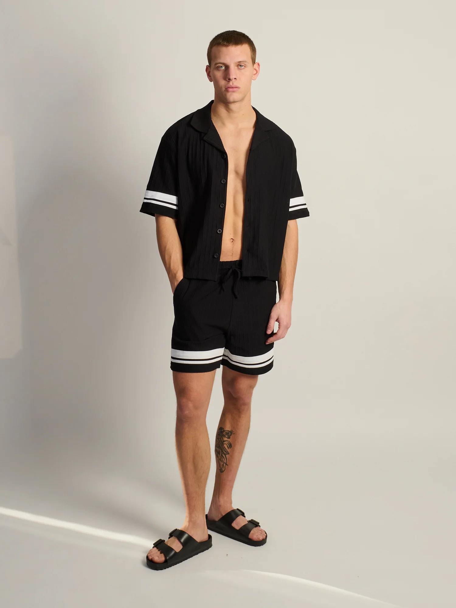 KOLBY SHORT CUT RIBBED BUTTON UP - BLACK - Image 5