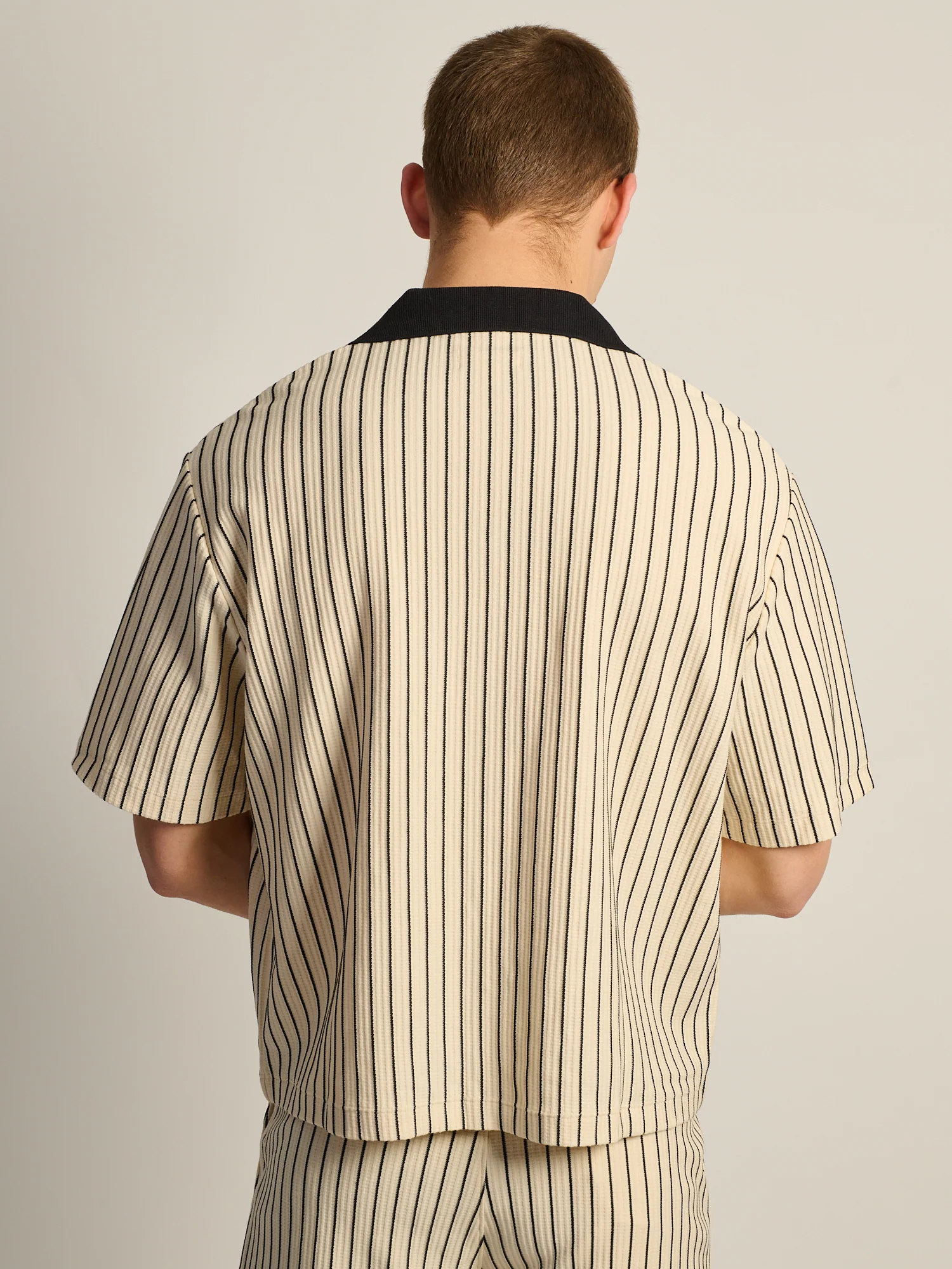 KOLBY SHORT CUT RIBBED BUTTON UP - PINSTRIPE - Image 4