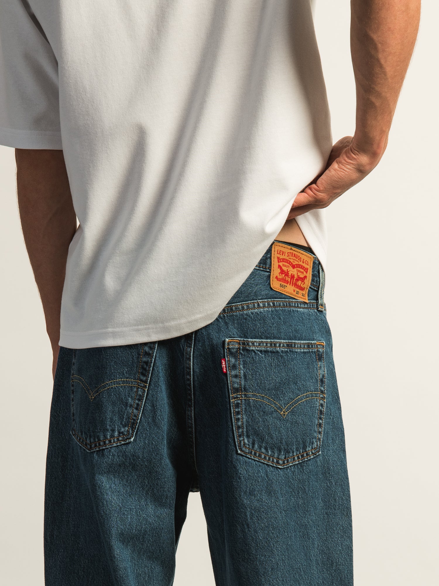 LEVIS 565 LOOSE STRAIGHT 32in - PROPS 2 U - Image 5