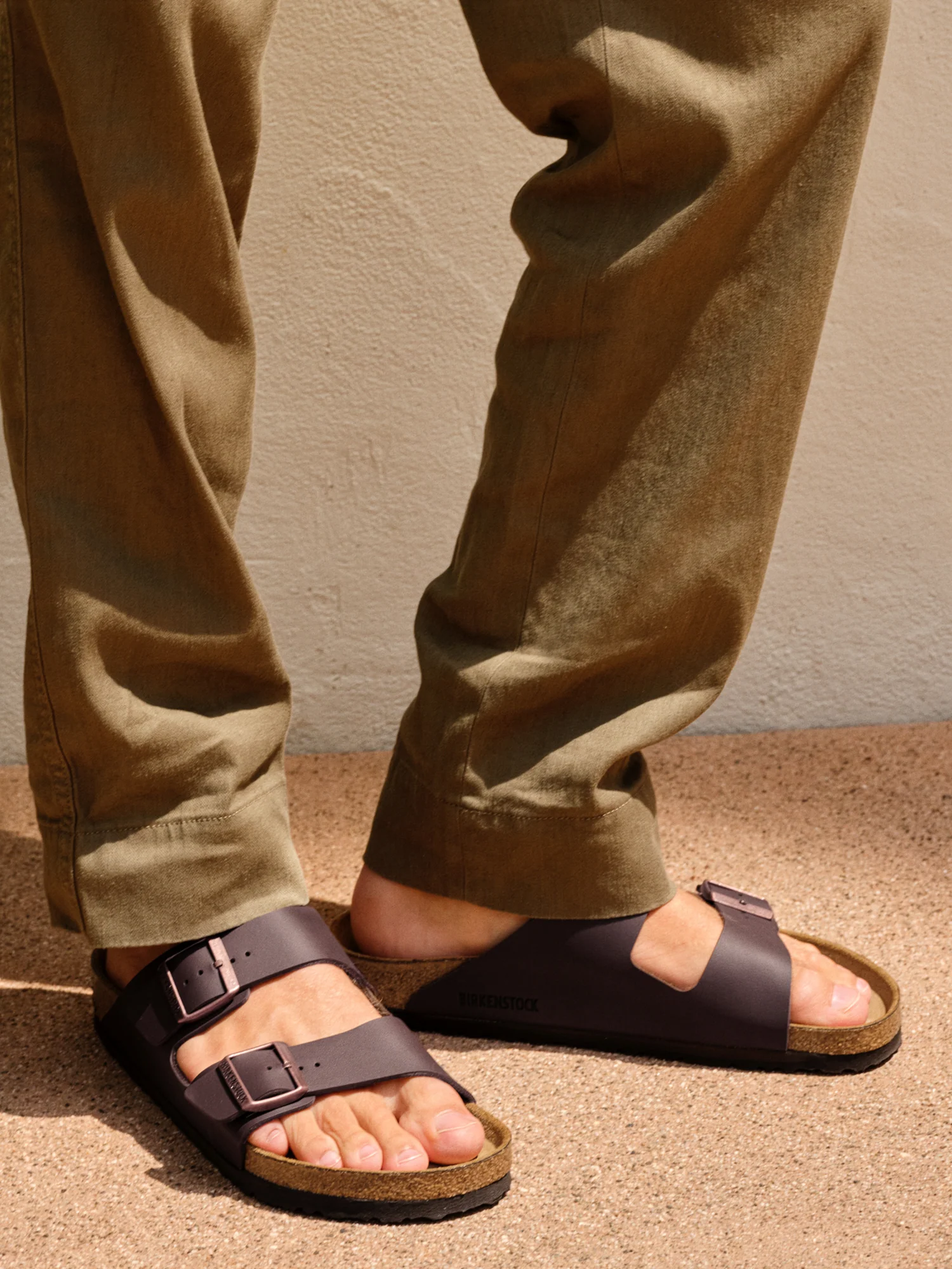 MENS BIRKENSTOCK ARIZONA SANDALS - DARK BROWN - Image 4