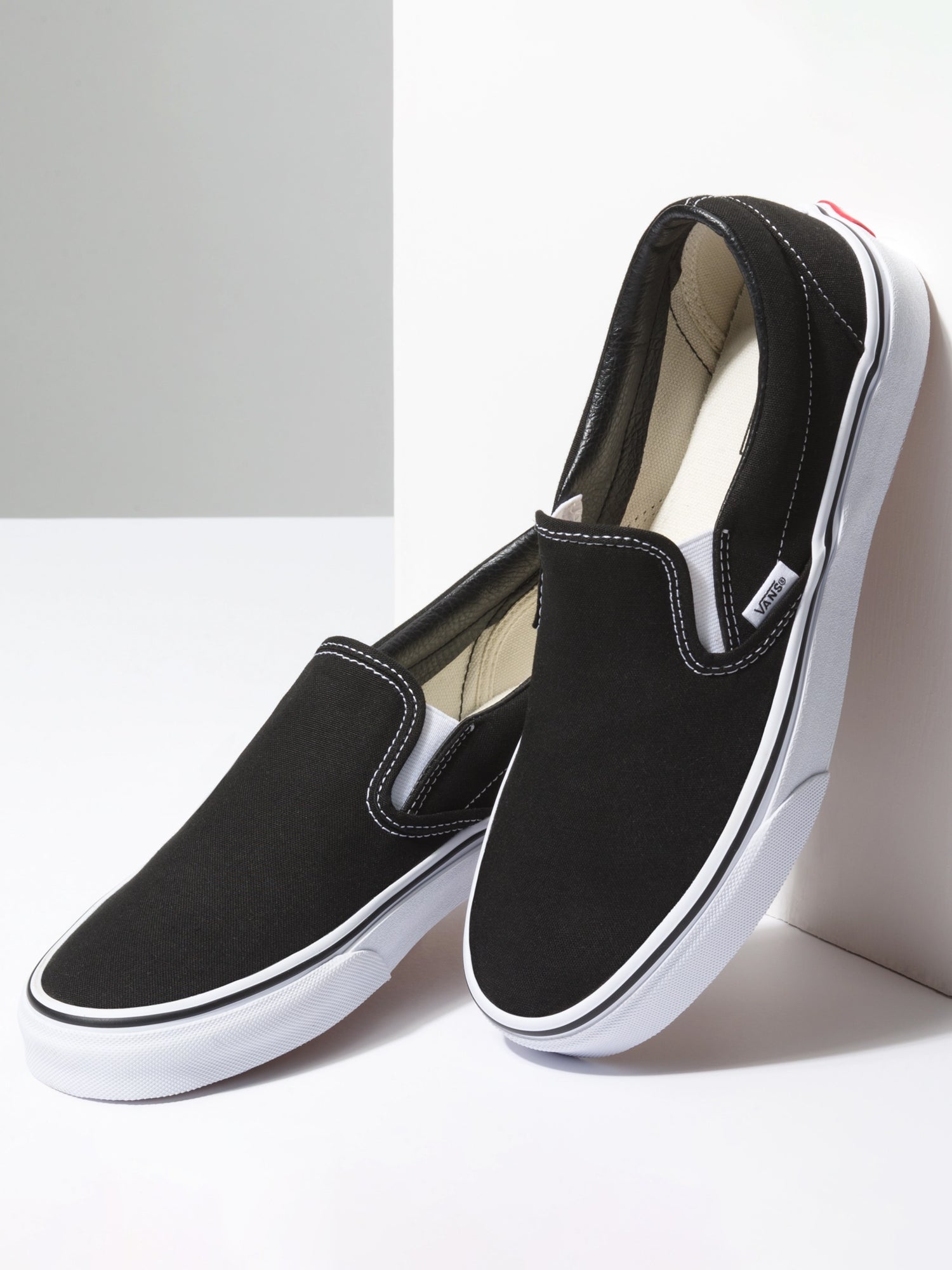 MENS VANS CLASSIC SLIP-ON BLACK CANVAS SHOES - Image 5