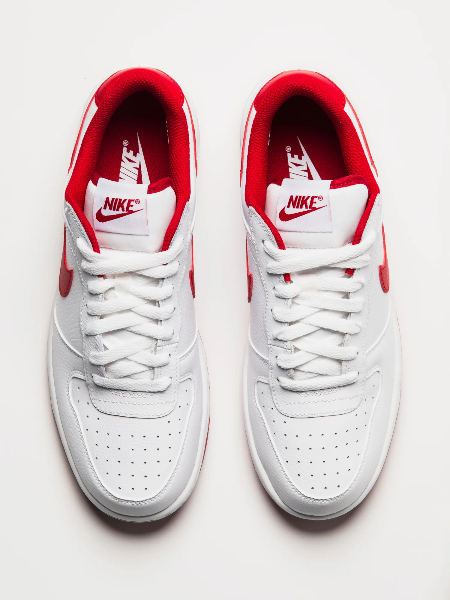 MENS NIKE BIG NIKE LOW SNEAKER - WHITE/GYM RED - Image 4