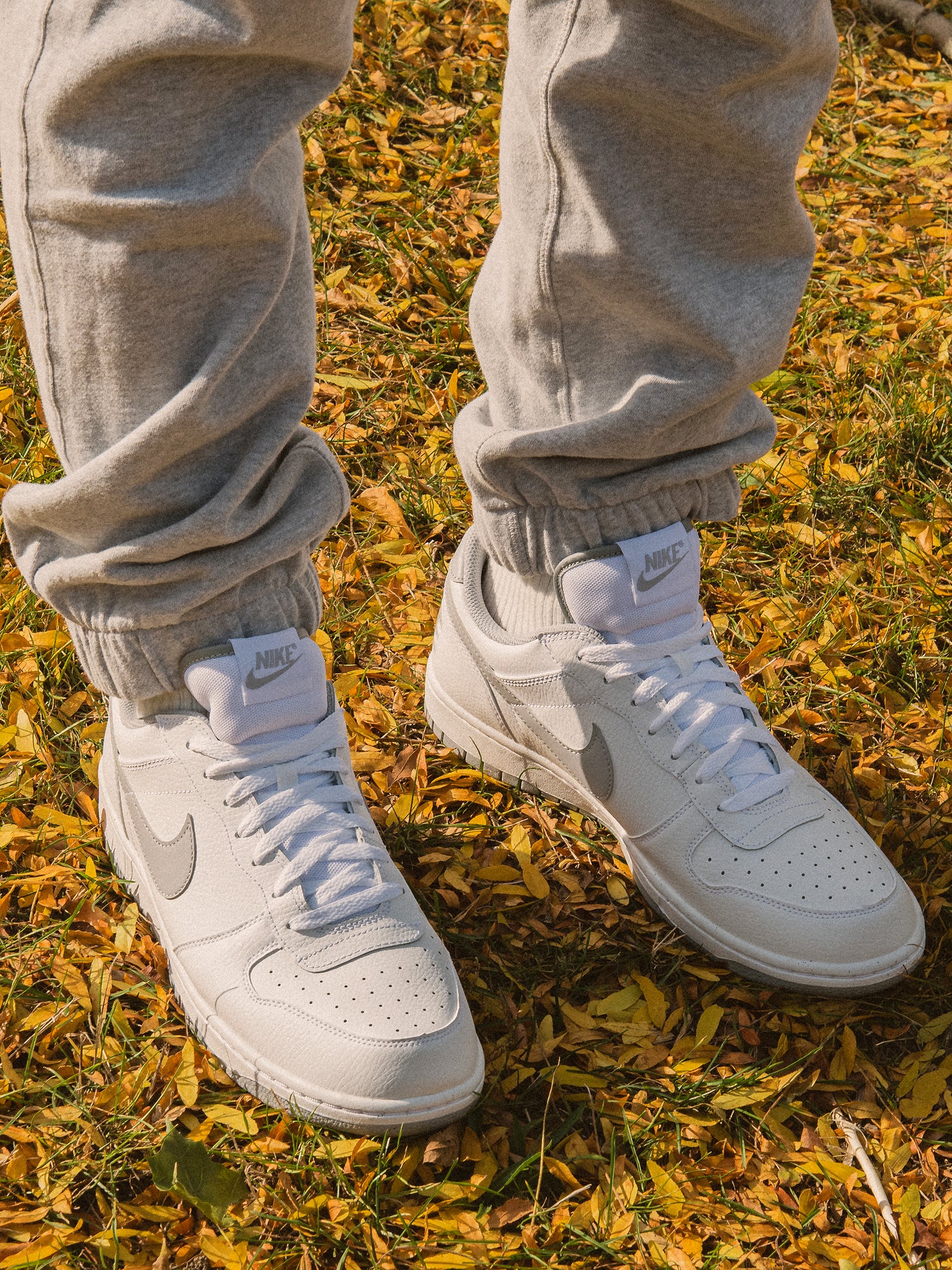 MENS NIKE BIG NIKE LOW SNEAKER - WHITE/WOLF GREY - Image 8