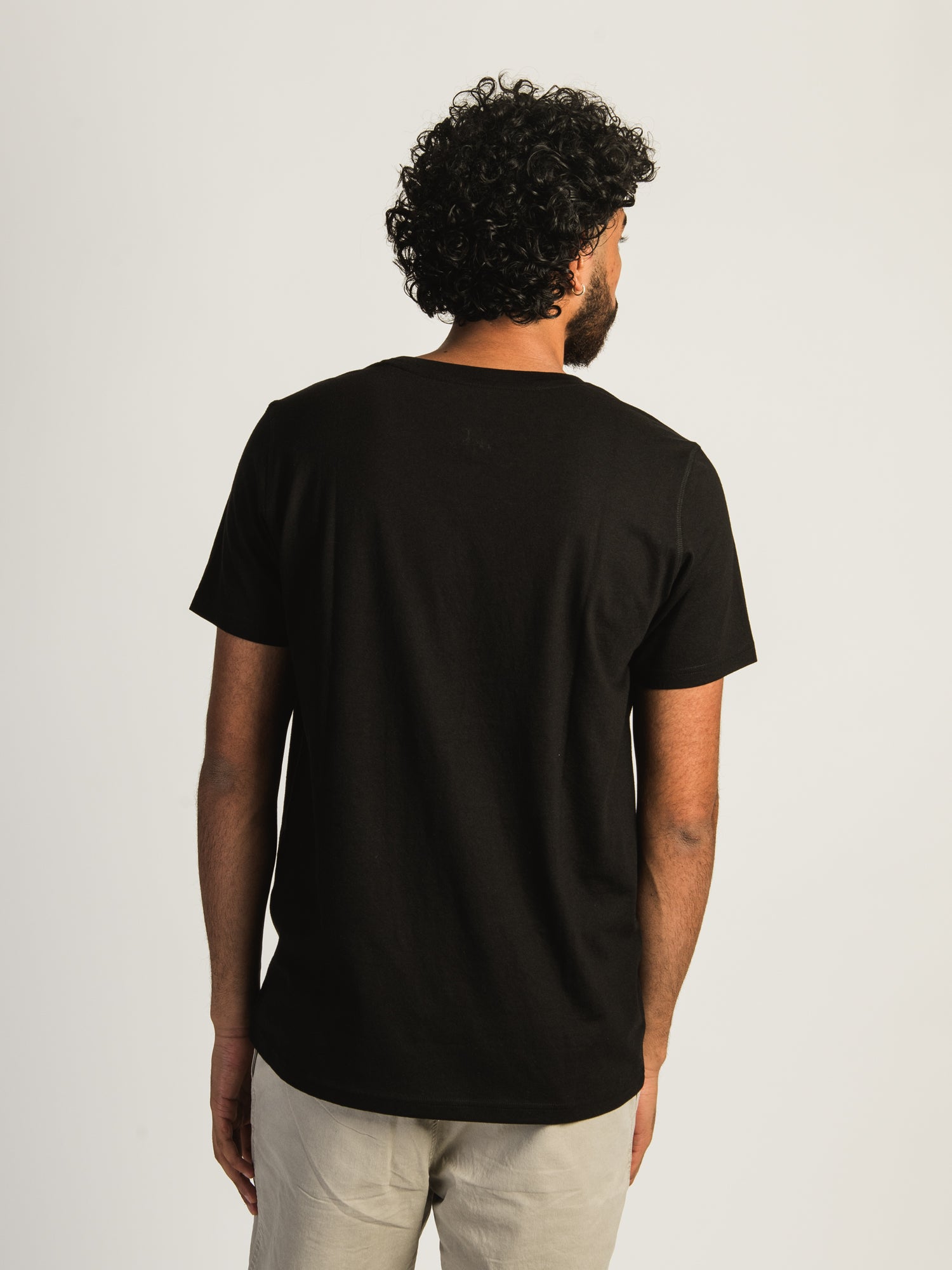 VICTOR V-NECK TEE - BLACK - Image 3