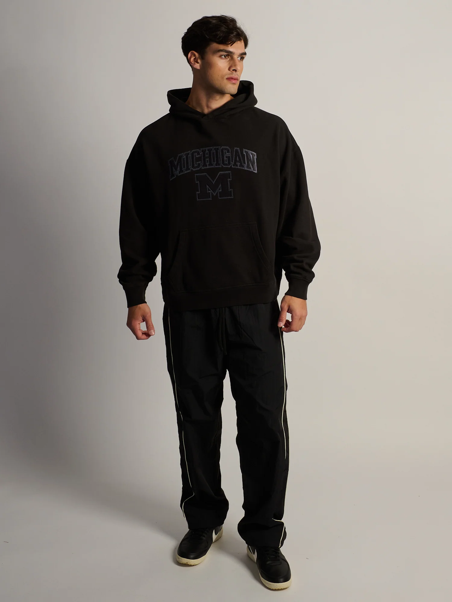 MICHIGAN TONAL PULLOVER HOODIE - NOIR - Image 2