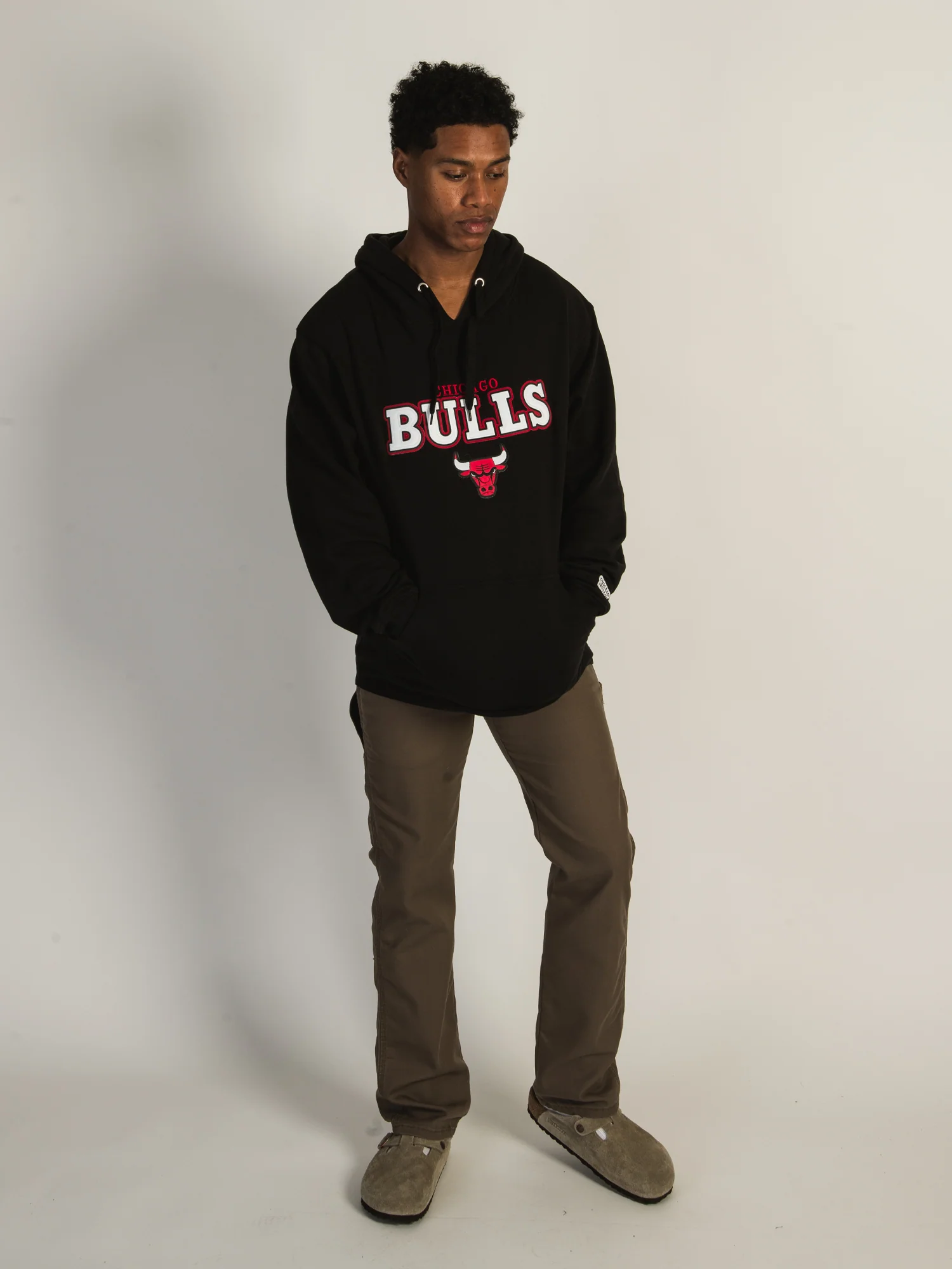 NBA CHICAGO BULLS HARDWOOD PULLOVER HOODIE - Image 2