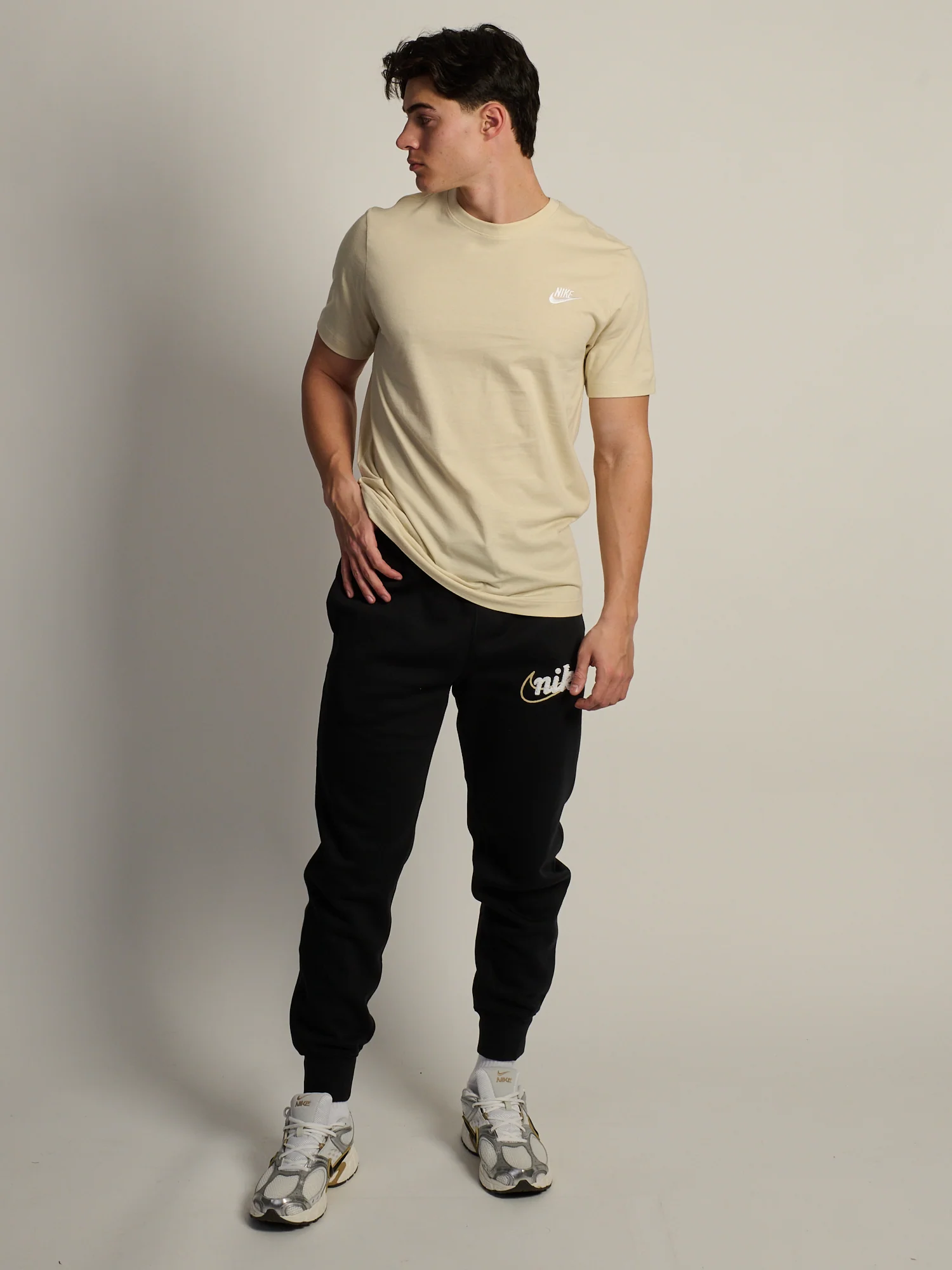NIKE CLUB CHENILLE JOGGER - BLACK - Image 2
