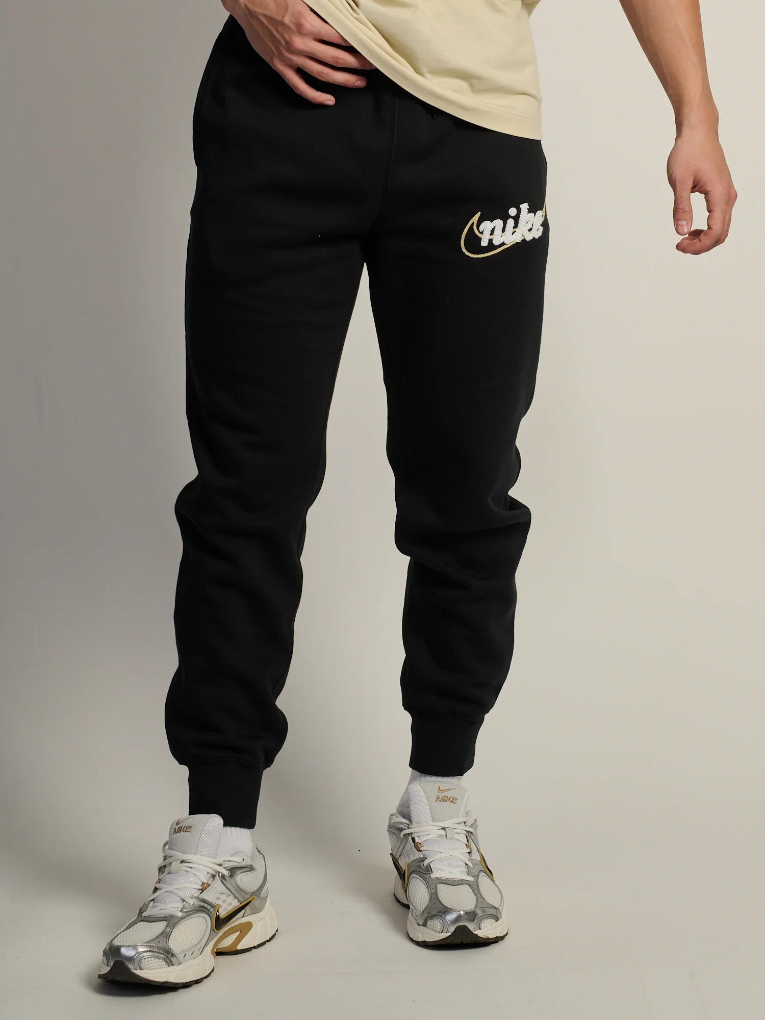 NIKE CLUB CHENILLE JOGGER - BLACK - Image 3