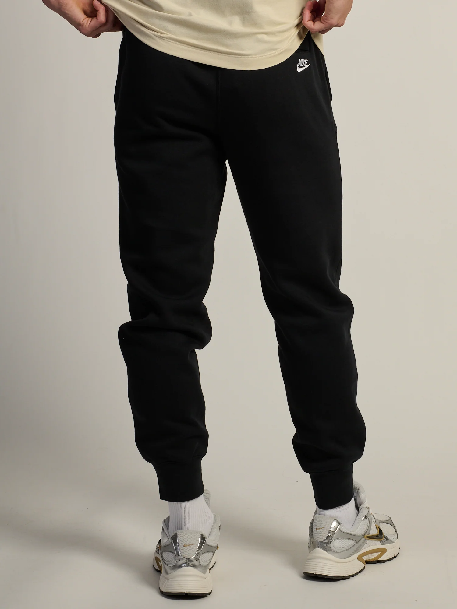 NIKE CLUB CHENILLE JOGGER - BLACK - Image 4