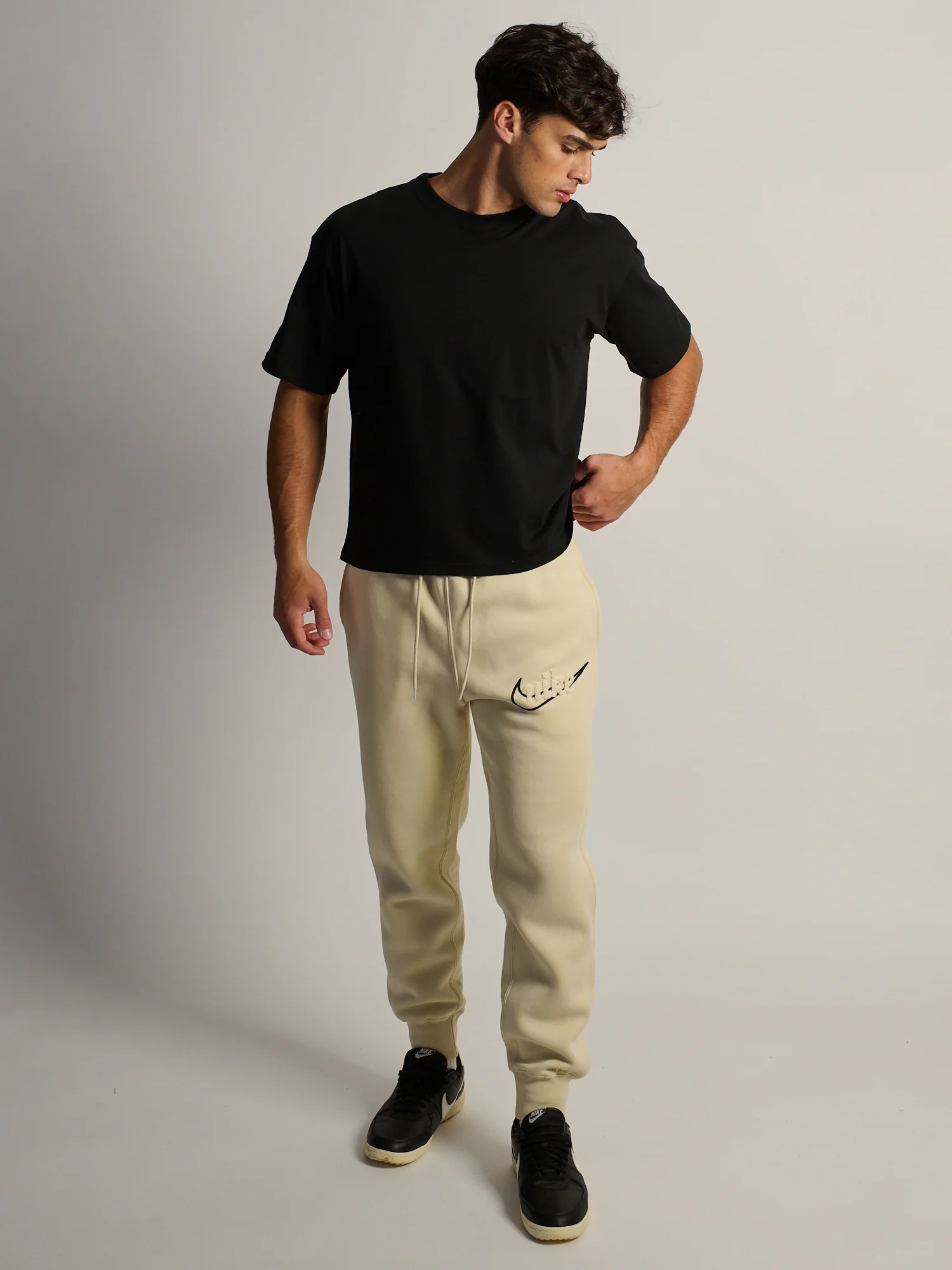 NIKE CLUB CHENILLE JOGGER - LIGHT KHAKI - Image 2