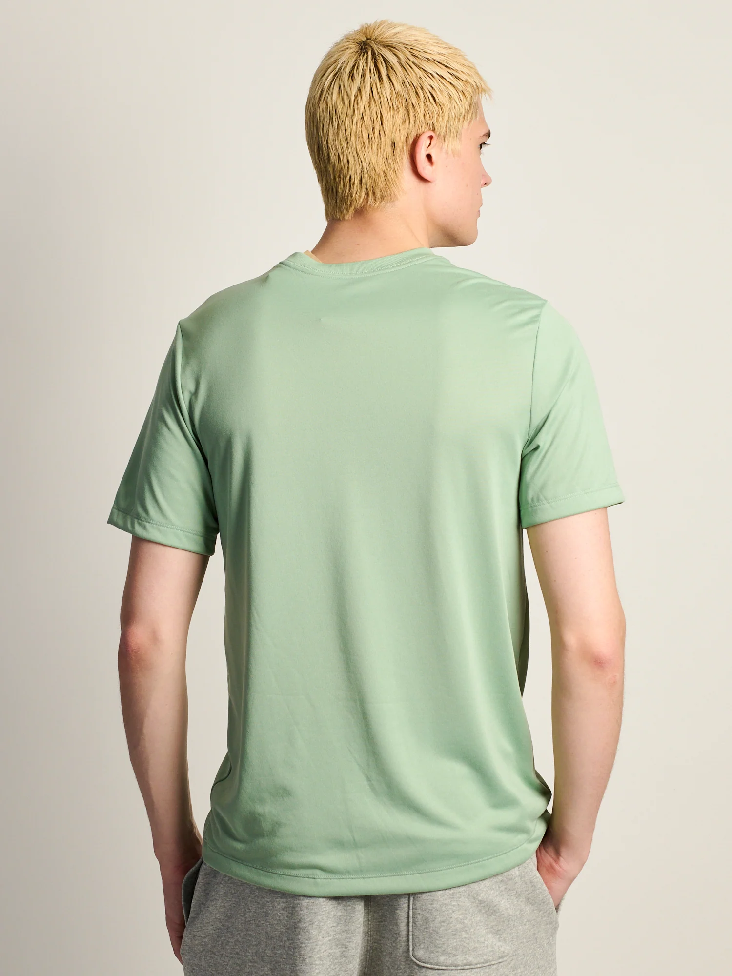 NIKE FITNESS T-SHIRT - SAGE - Image 4