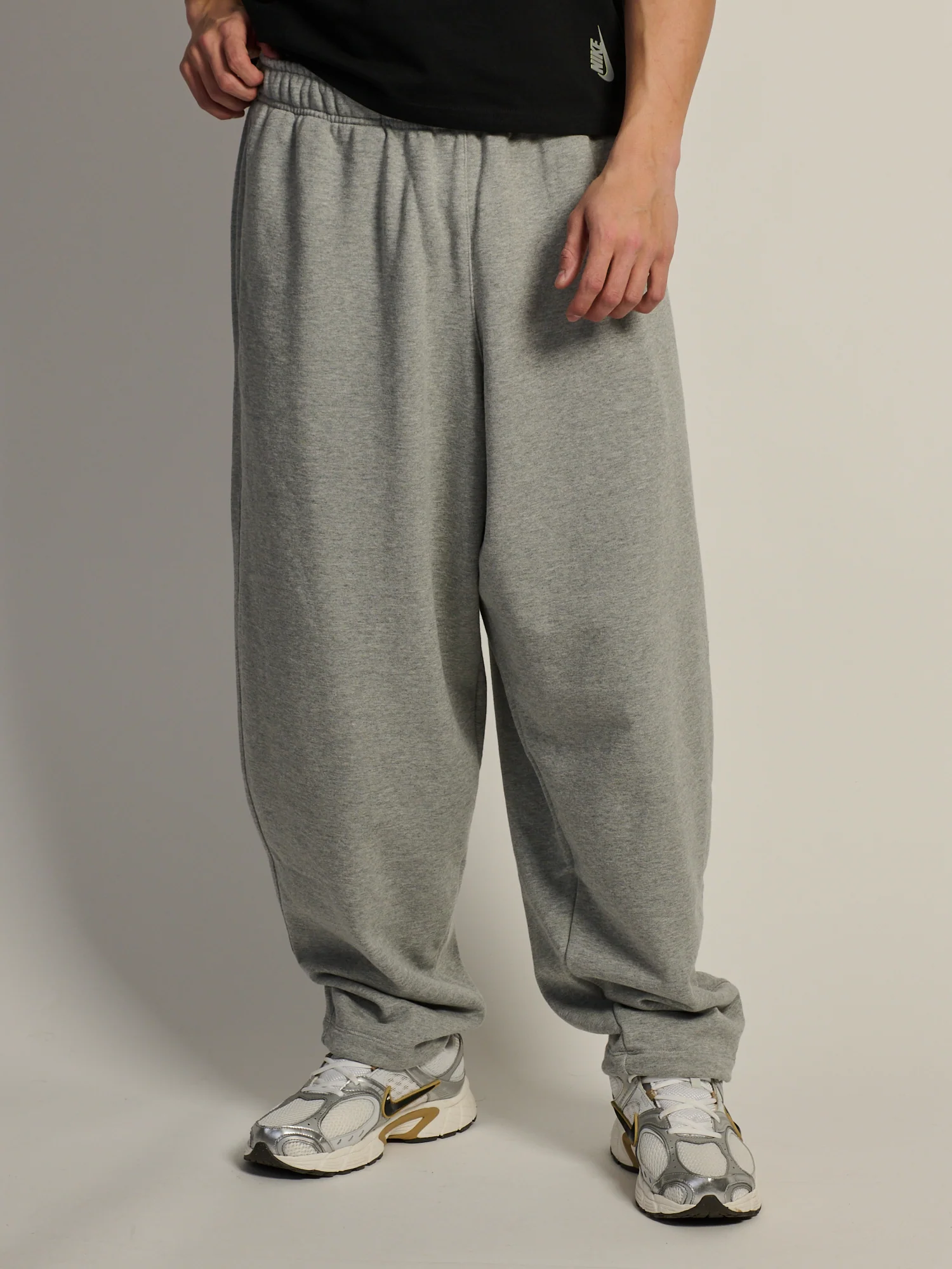 NIKE OVERSIZED FLEECE PANT - Image 4