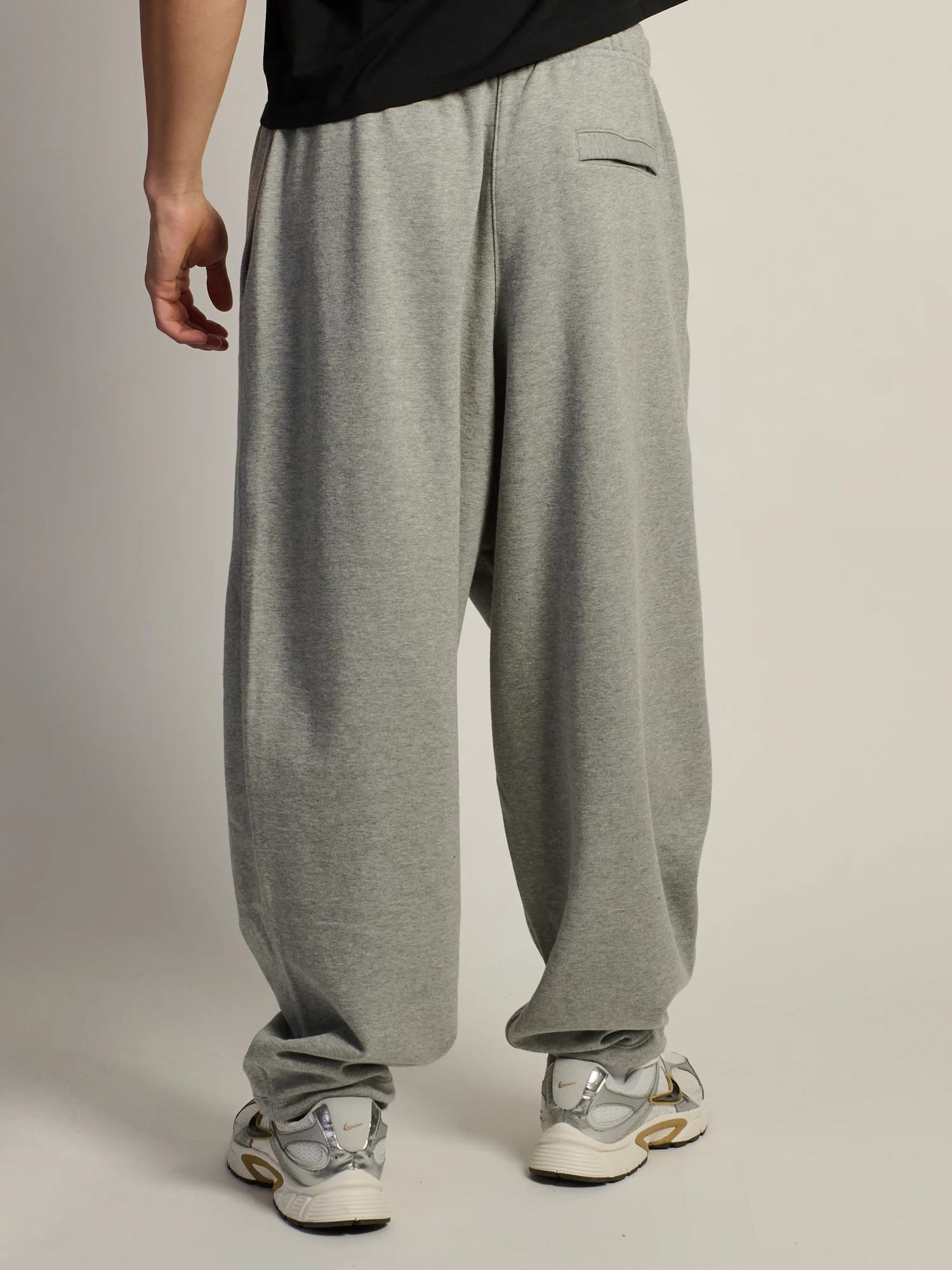 NIKE OVERSIZED FLEECE PANT - Image 5