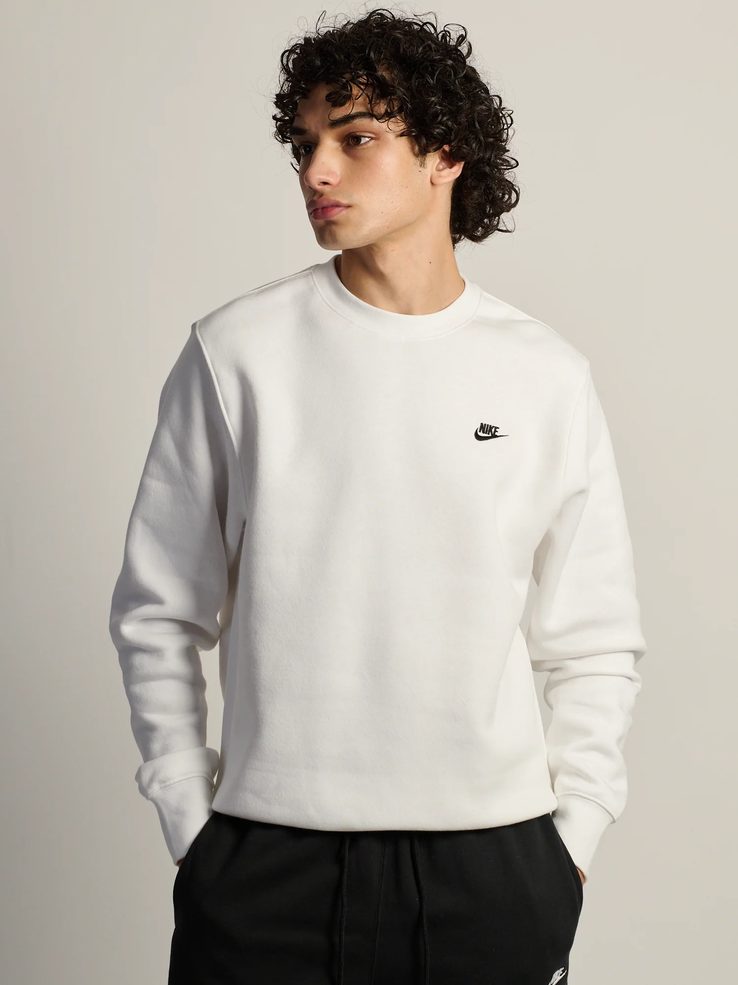 NIKE SPORTWEAR CLUB CREW - WHITE - Image 2