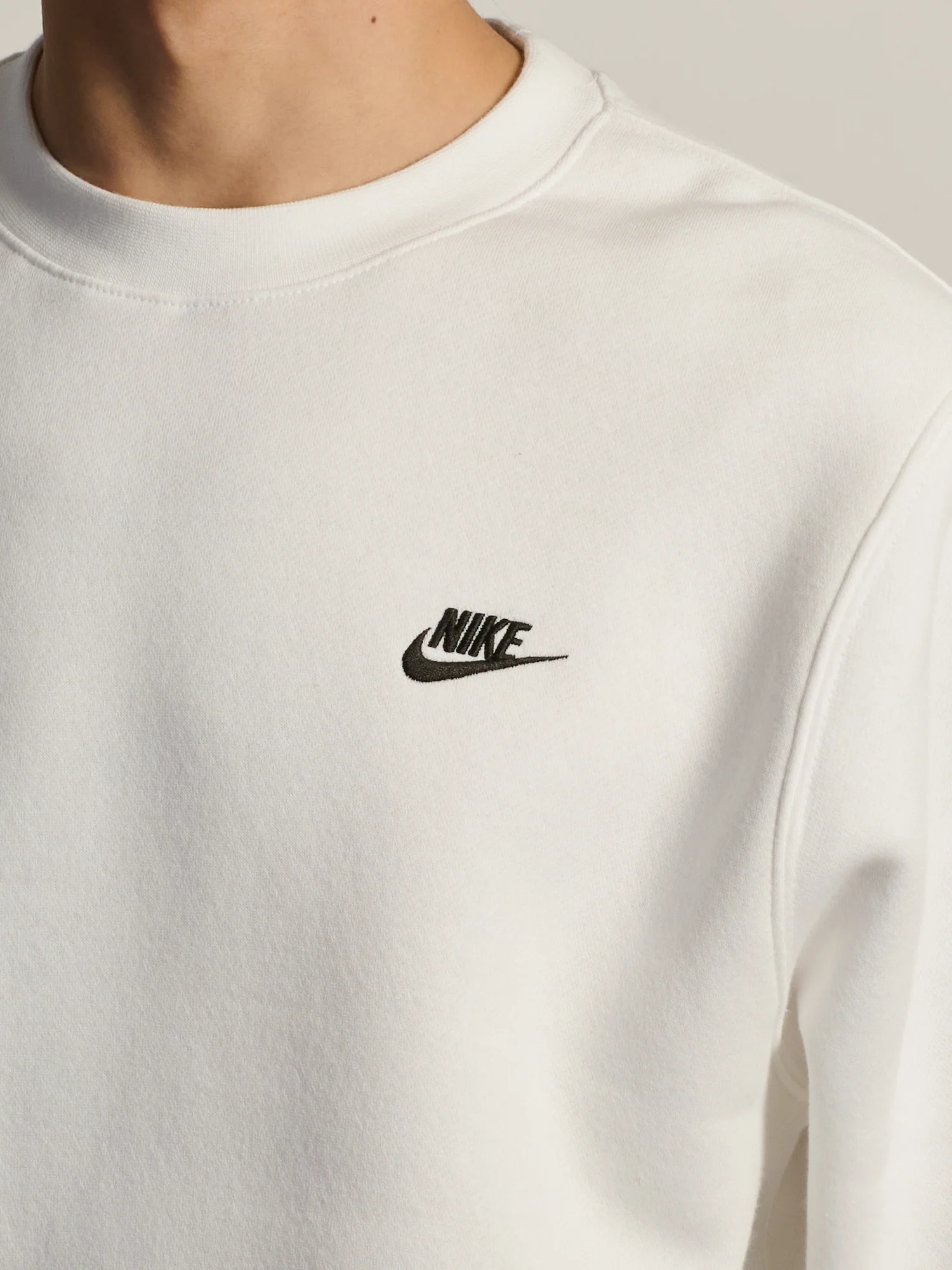 NIKE SPORTWEAR CLUB CREW - WHITE - Image 4