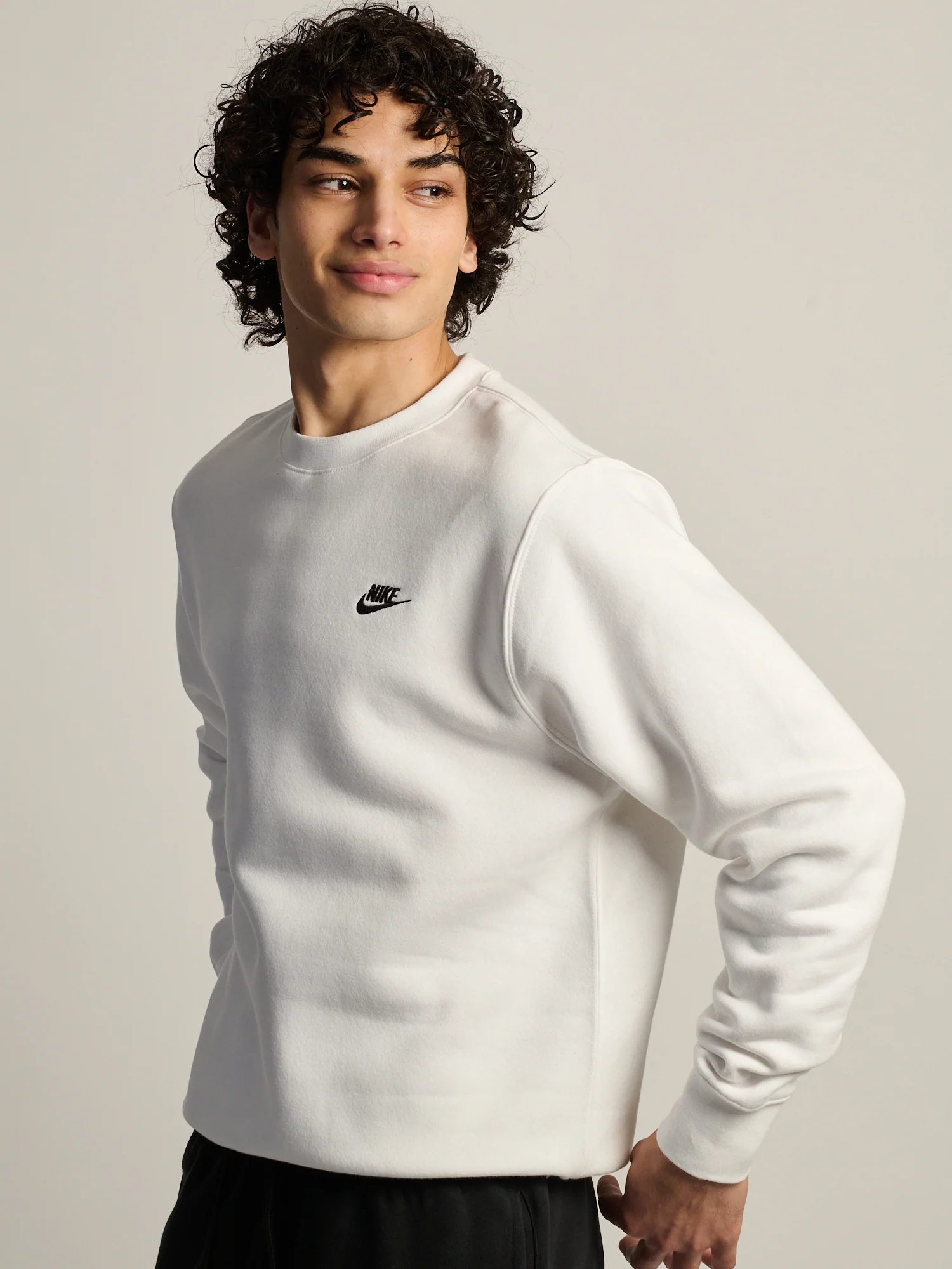 NIKE SPORTWEAR CLUB CREW - WHITE - Image 5