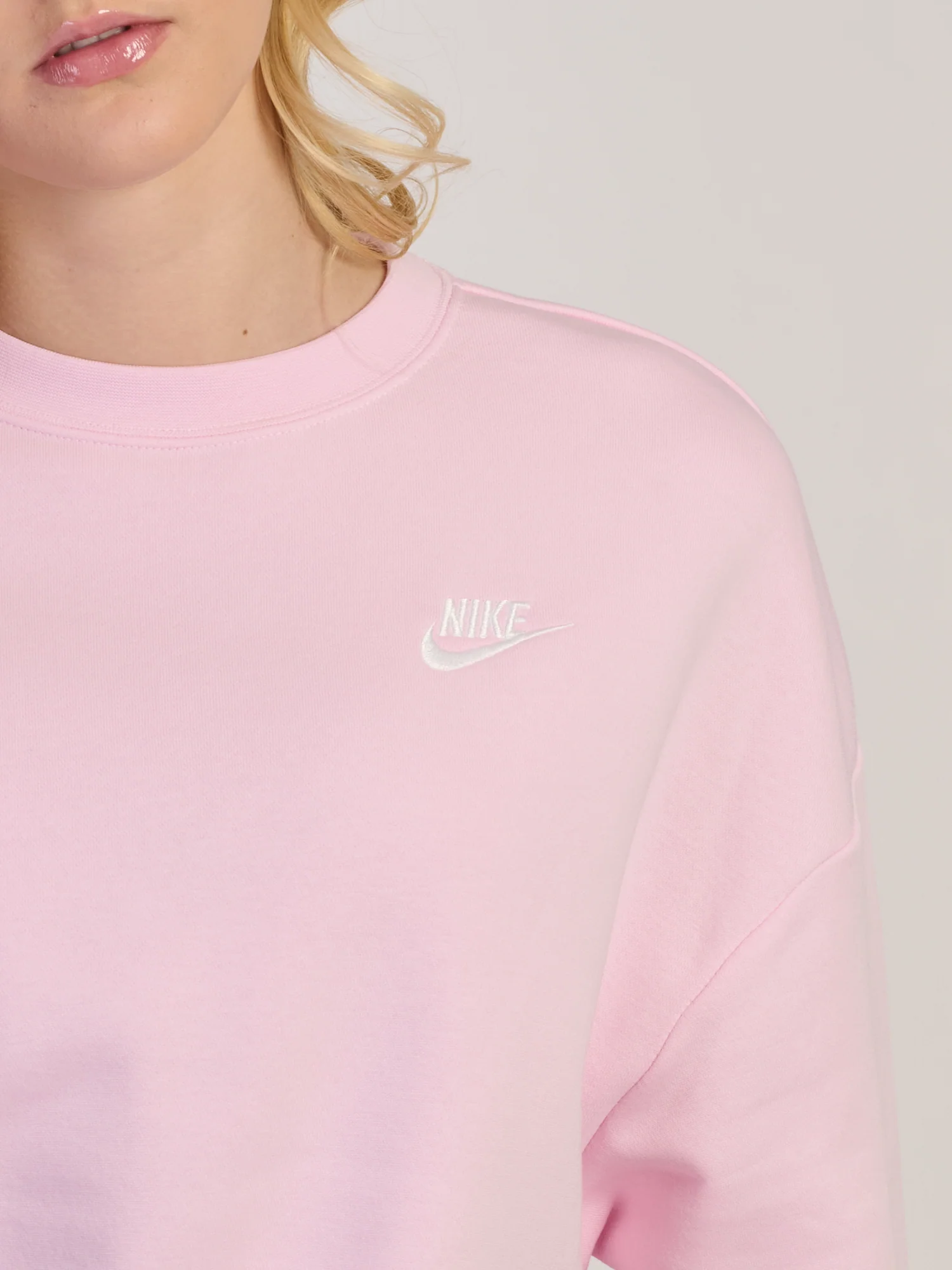 NIKE SPORTSWEAR CLUB FLEECE LOOSE CREW - ROSE - Image 3