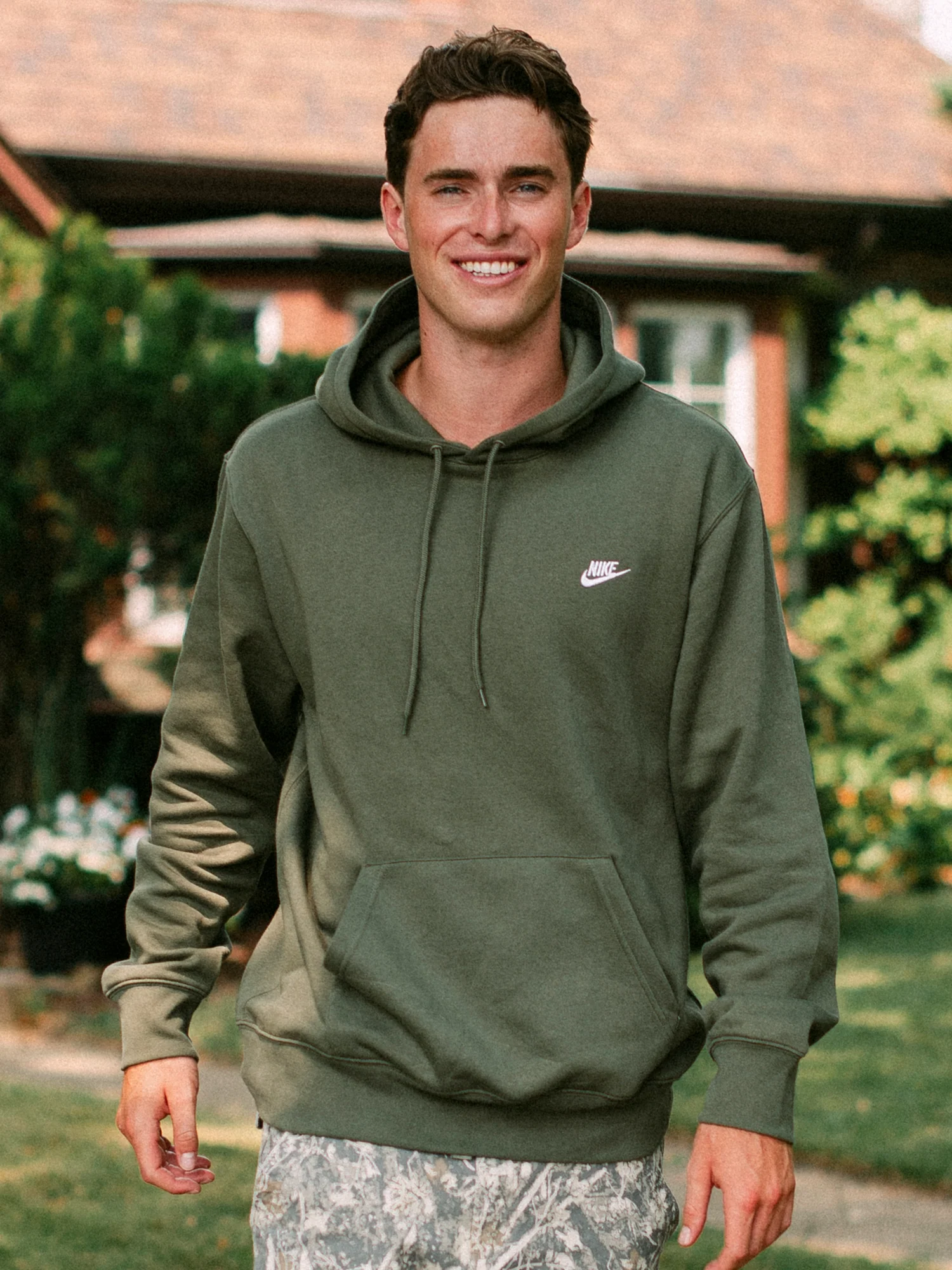 NIKE SPORTSWEAR CLUB PULLOVER HOODIE - OLIVE
