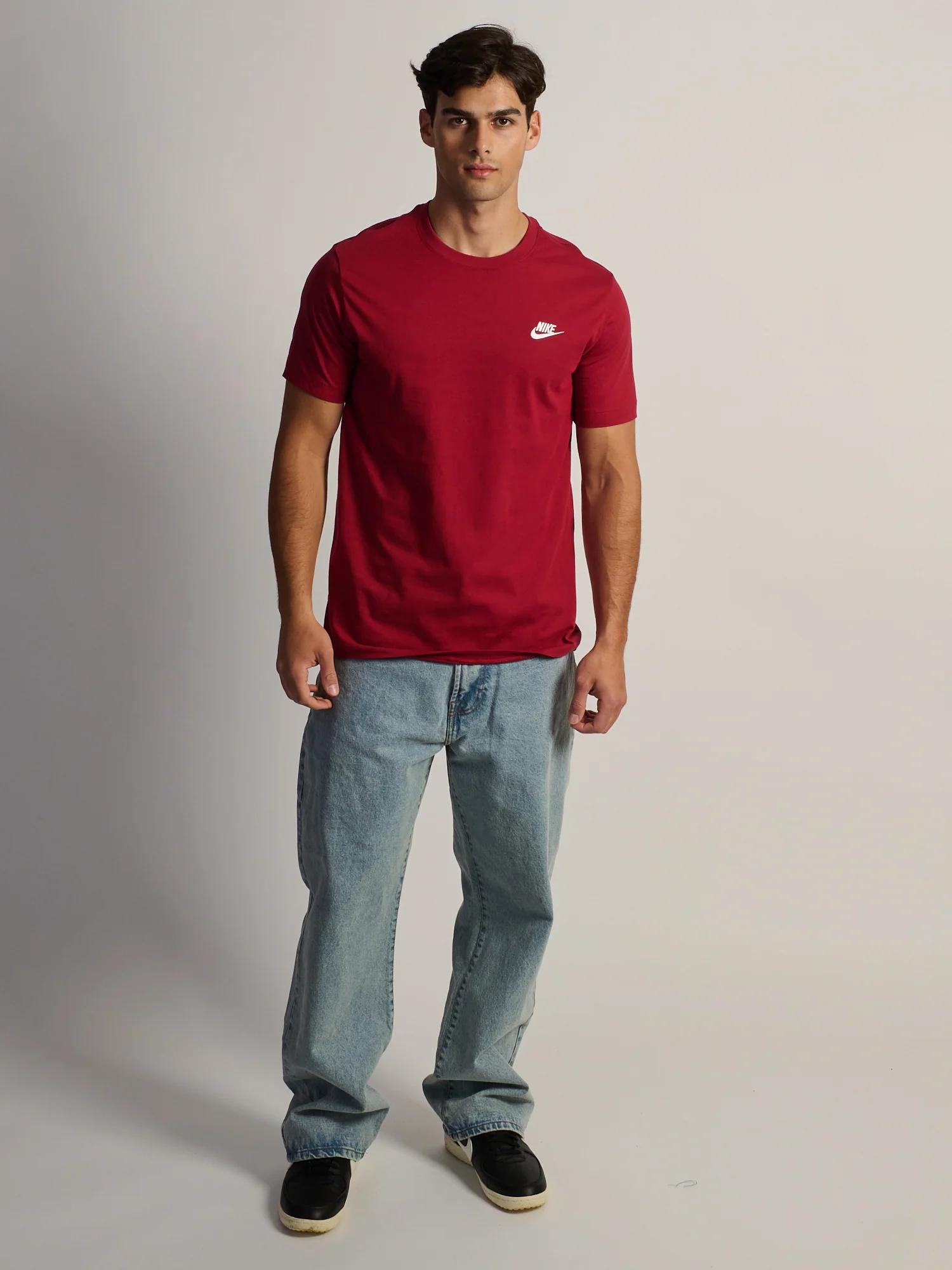 NIKE SPORTSWEAR CLUB T-SHIRT - CRIMSON - Image 2