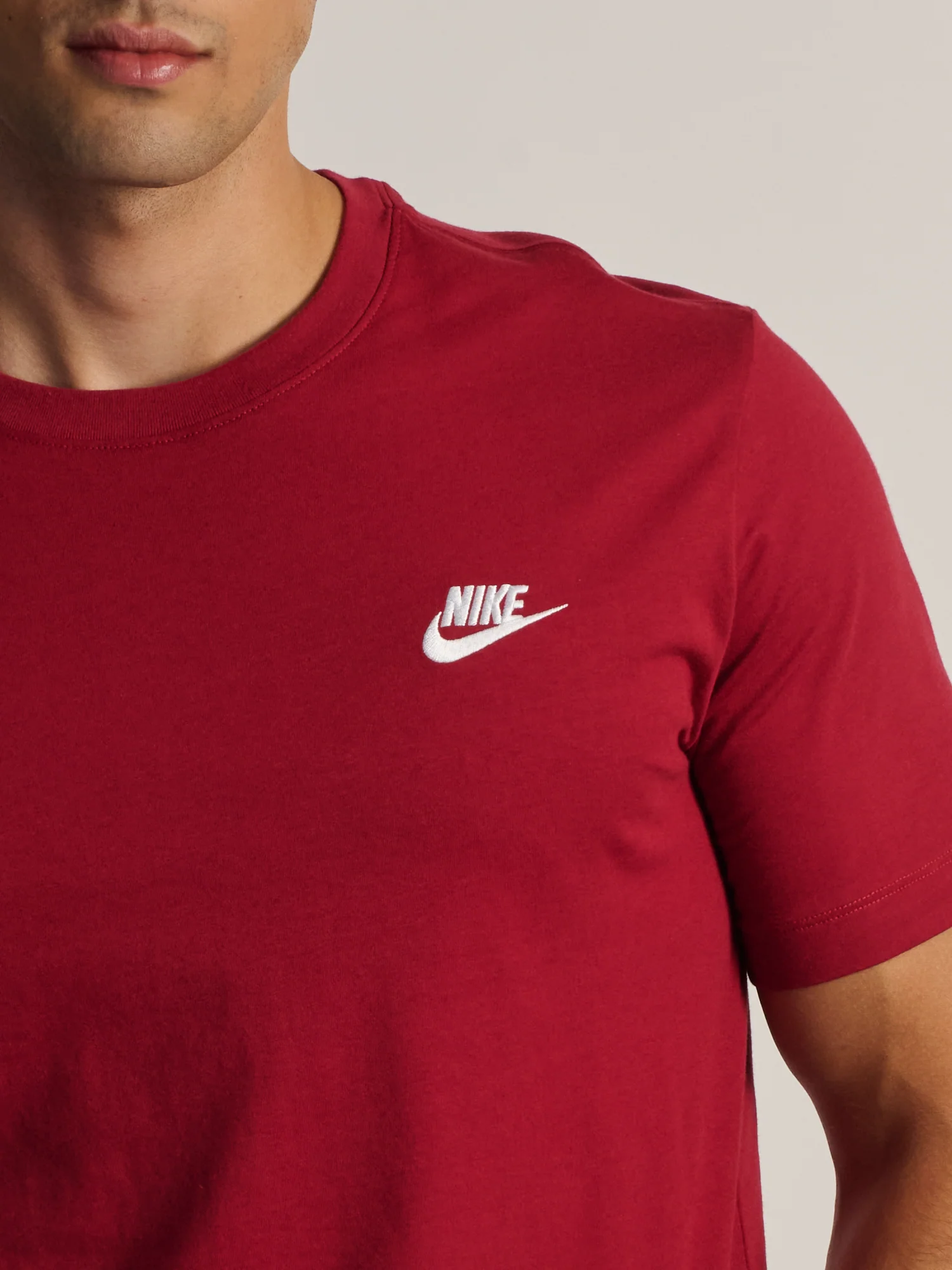 NIKE SPORTSWEAR CLUB T-SHIRT - CRIMSON - Image 3
