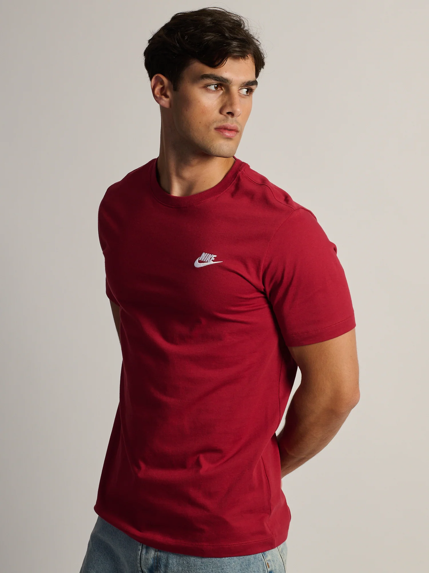 NIKE SPORTSWEAR CLUB T-SHIRT - CRIMSON - Image 4