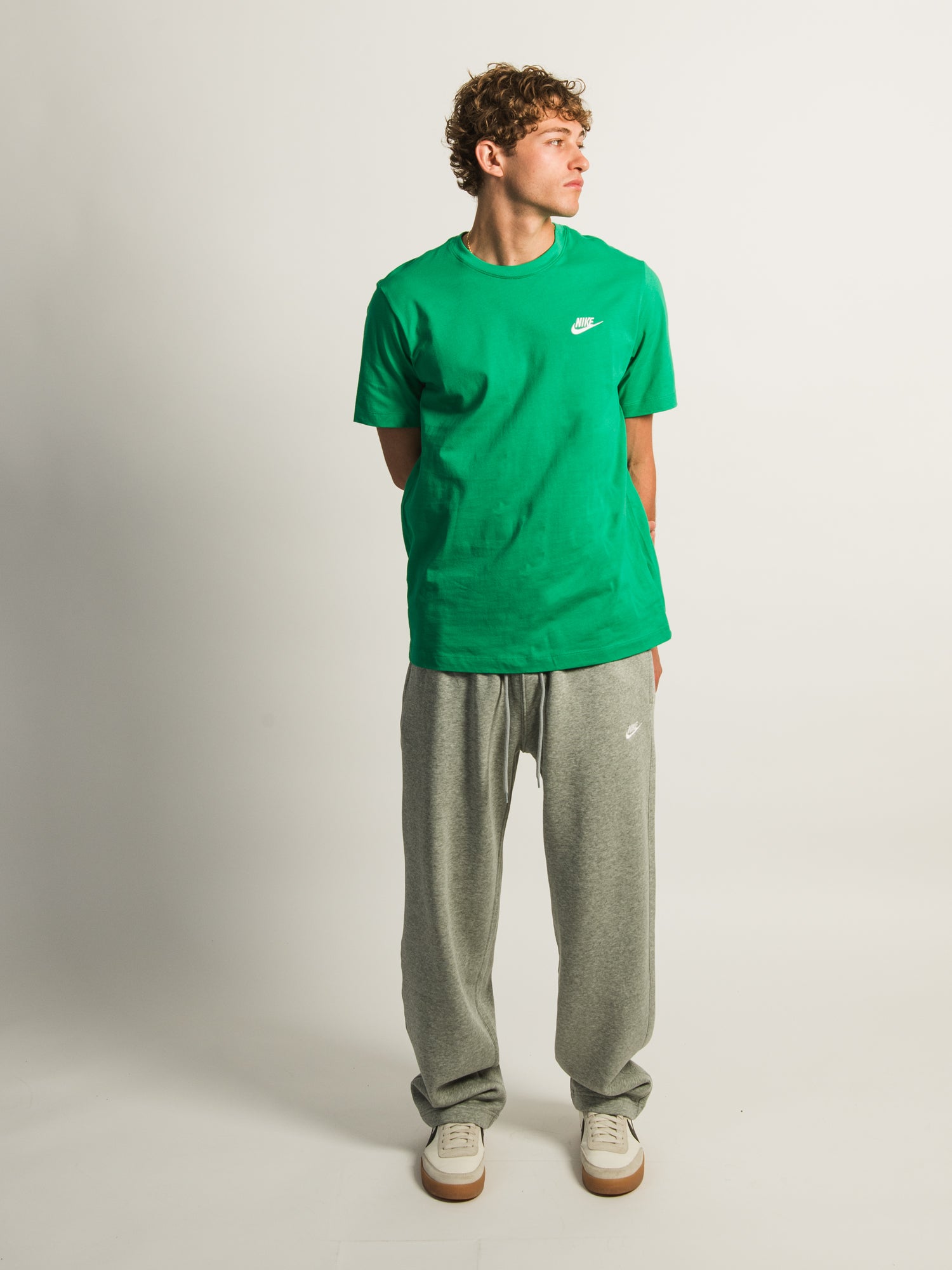 NIKE SPORTSWEAR CLUB T-SHIRT - GREEN - Image 2