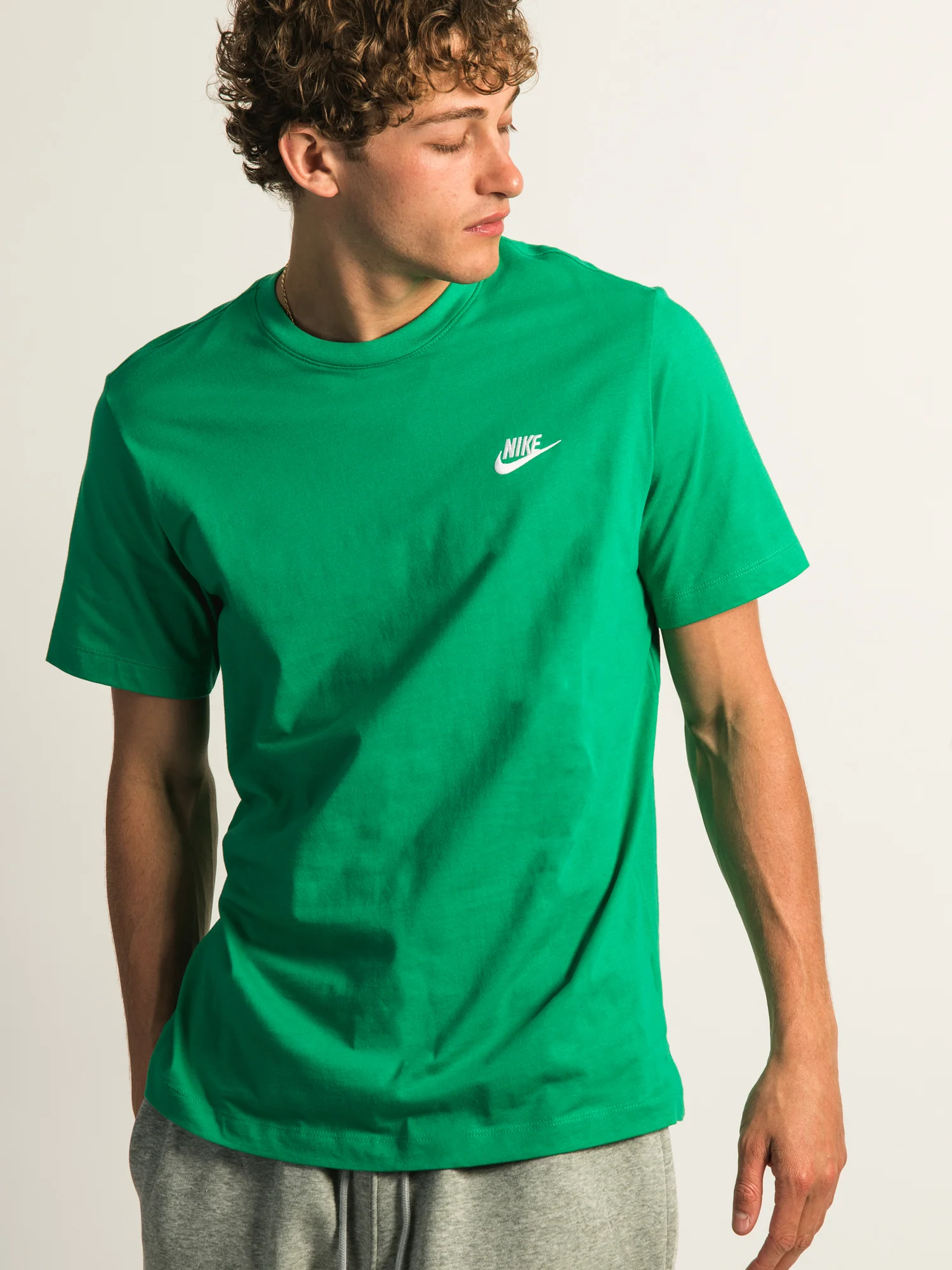 NIKE SPORTSWEAR CLUB T-SHIRT - GREEN - Image 3