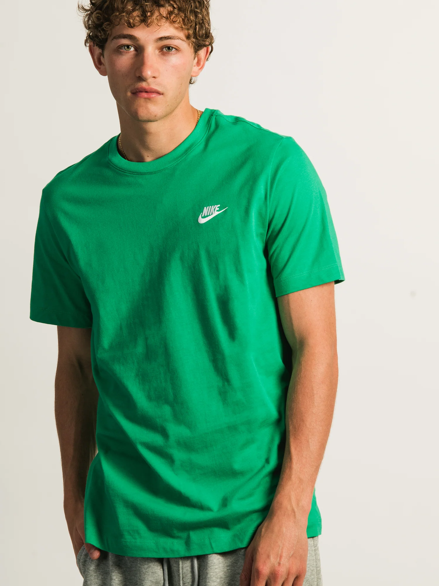 NIKE SPORTSWEAR CLUB T-SHIRT - GREEN - Image 4