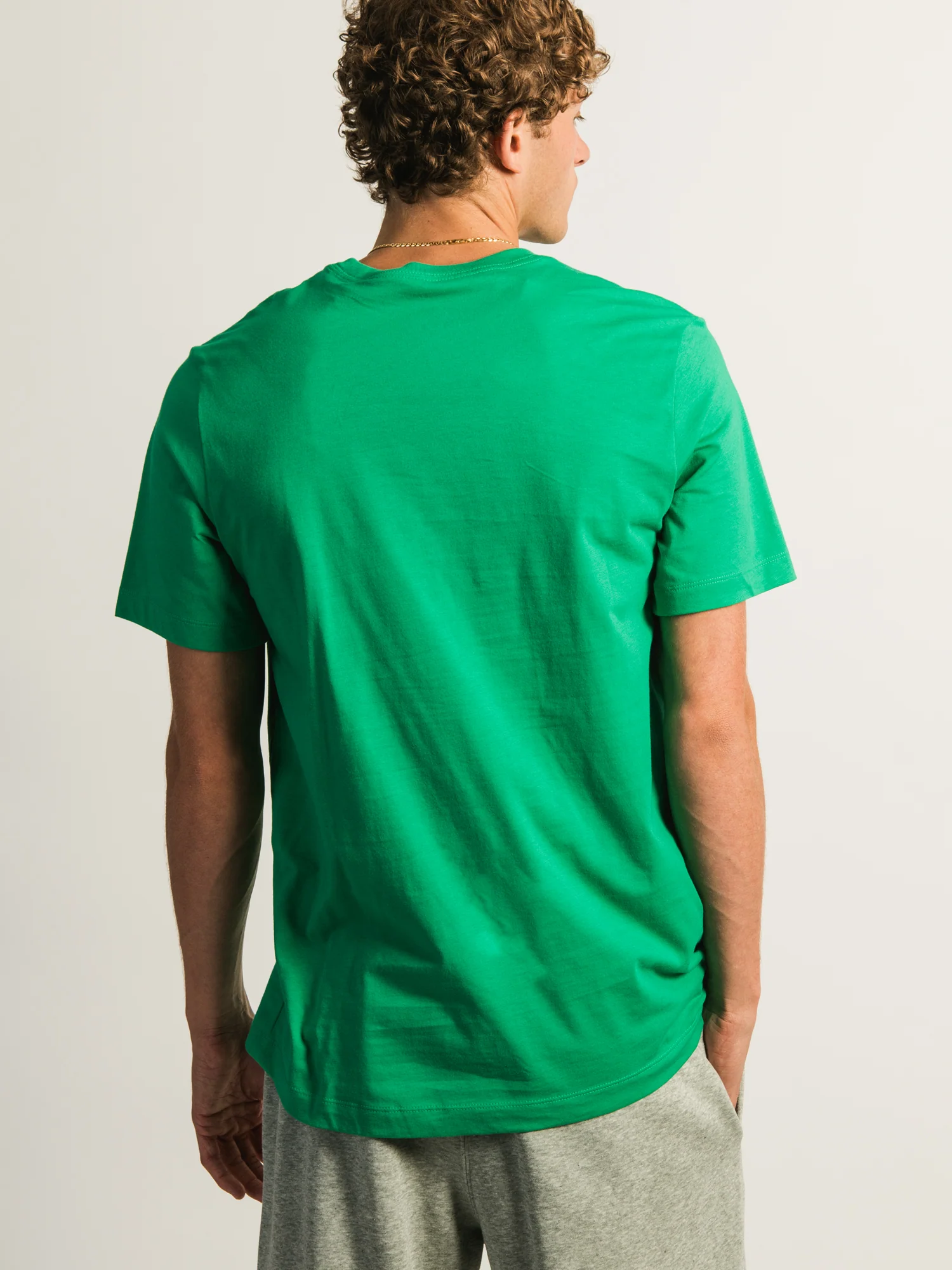 NIKE SPORTSWEAR CLUB T-SHIRT - GREEN - Image 6
