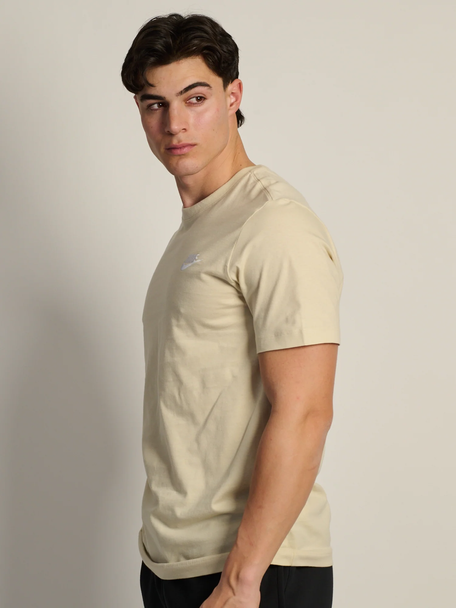 NIKE SPORTSWEAR CLUB T-SHIRT - LIGHT KHAKI - Image 3