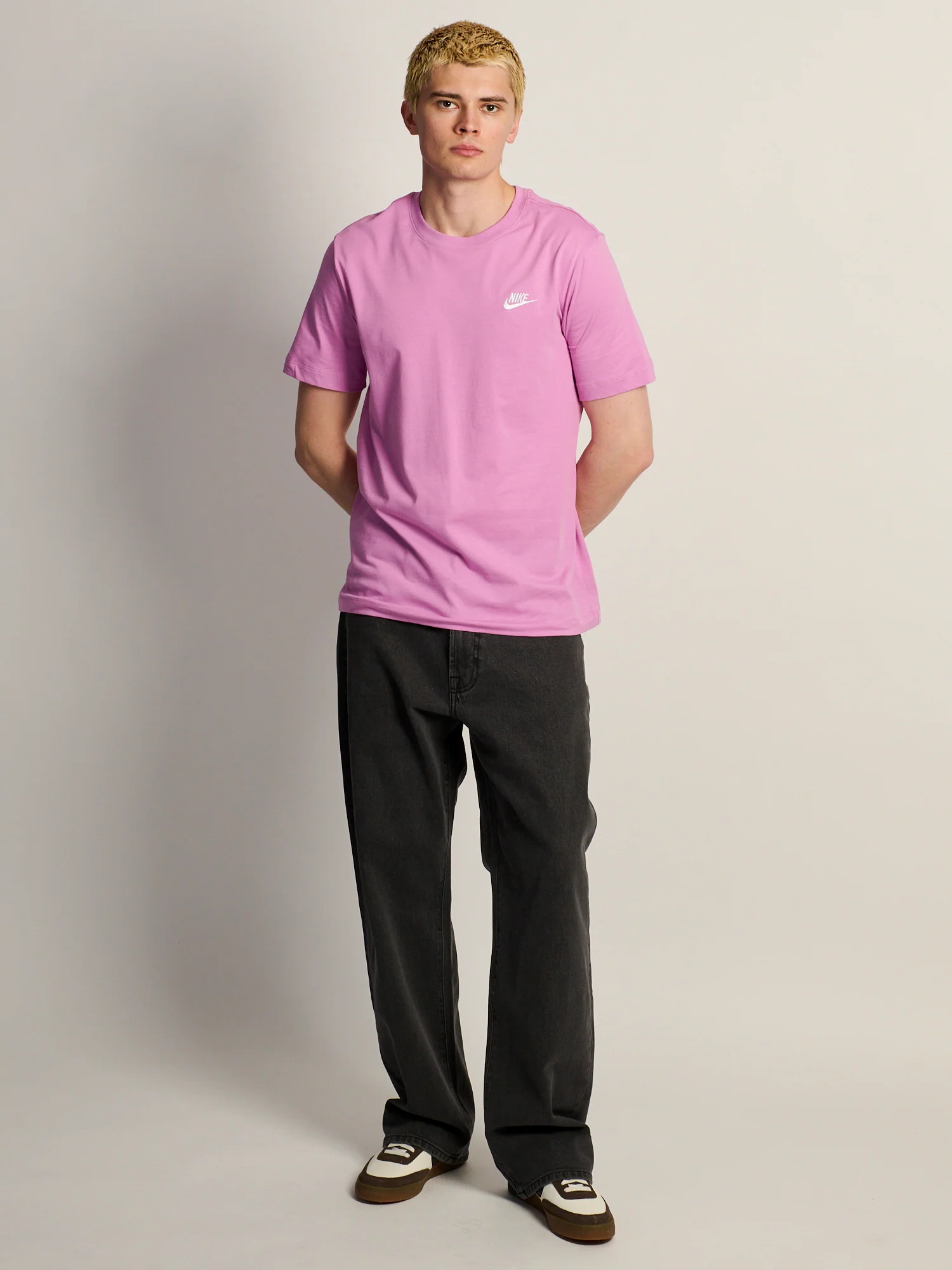 NIKE SPORTSWEAR CLUB T-SHIRT- MAGENTA - Image 2
