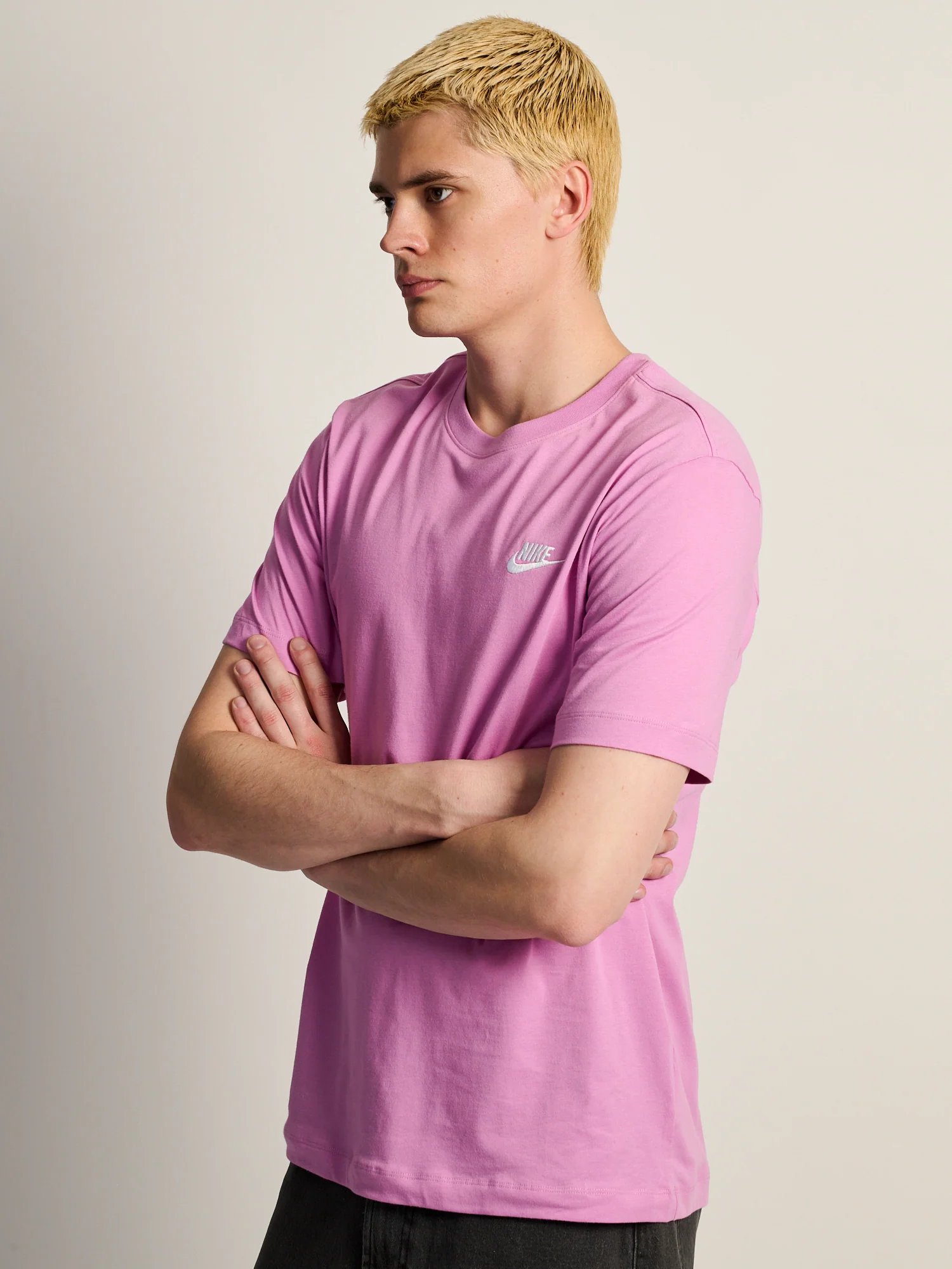 NIKE SPORTSWEAR CLUB T-SHIRT- MAGENTA - Image 3