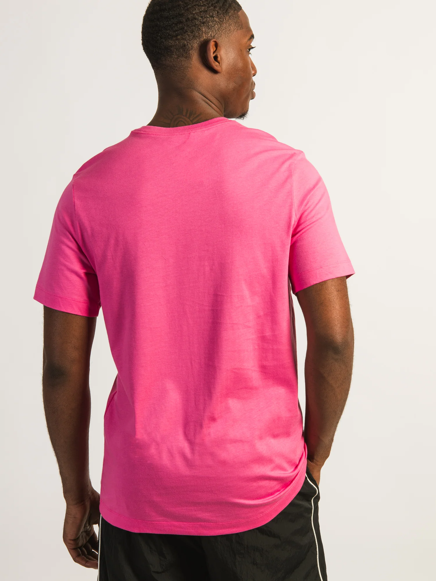 NIKE SPORTSWEAR CLUB T-SHIRT - PINK - Image 4