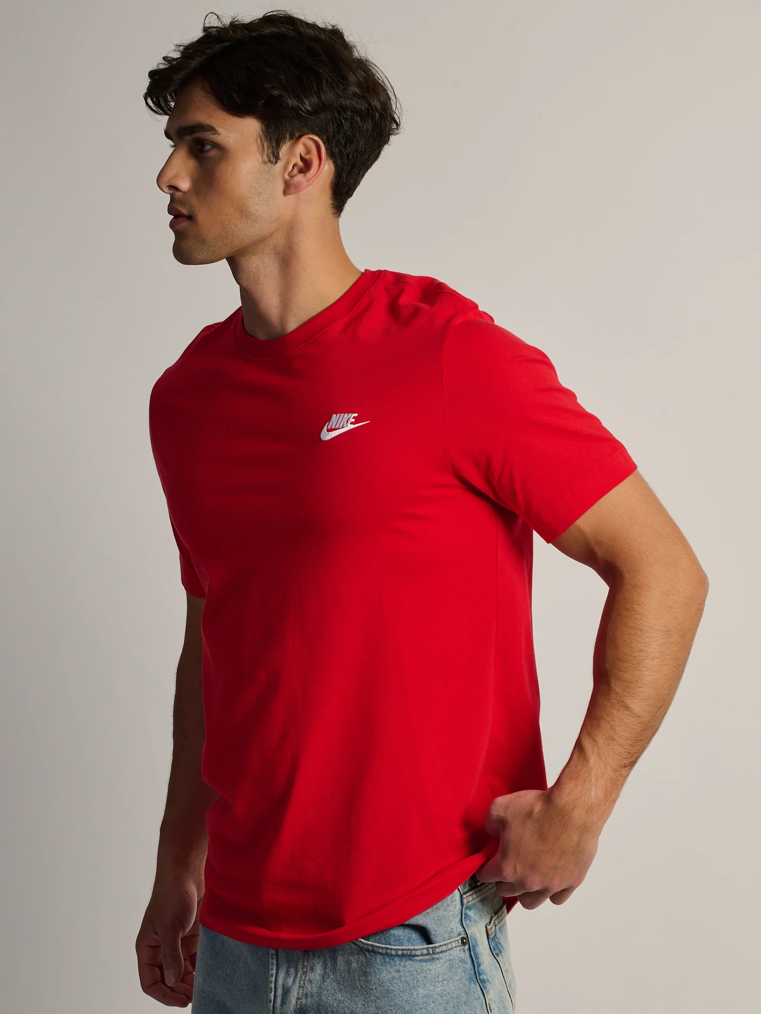 NIKE SPORTSWEAR CLUB T-SHIRT - RED - Image 4