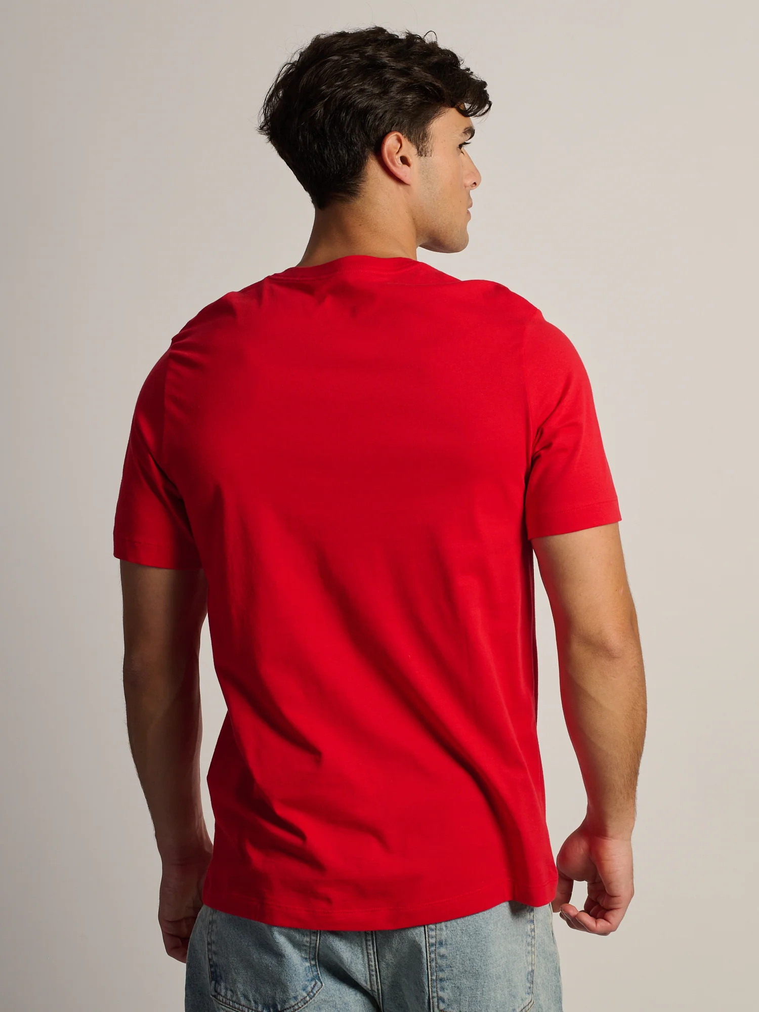 NIKE SPORTSWEAR CLUB T-SHIRT - RED - Image 5